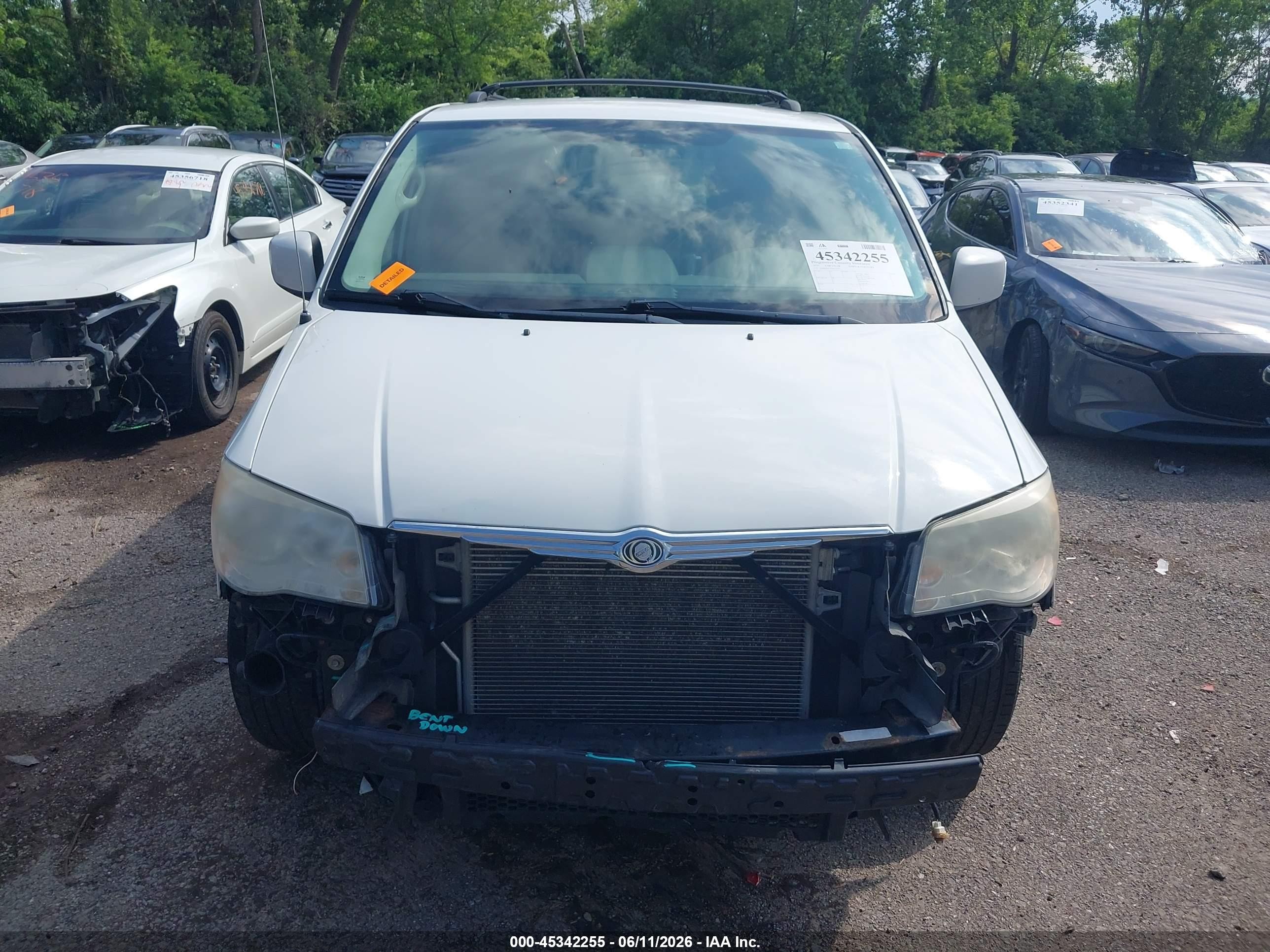 2010 Chrysler Town & Country Touring Белый vin: 2A4RR5D12AR432071