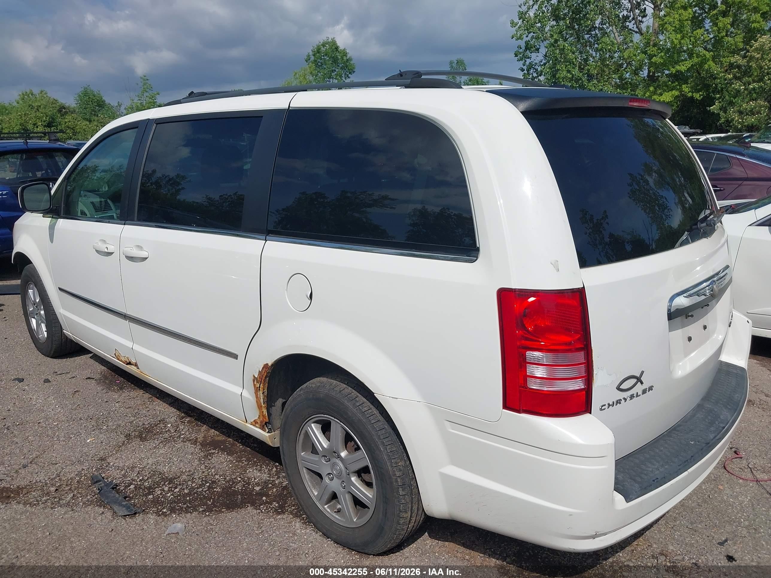 2010 Chrysler Town & Country Touring Белый vin: 2A4RR5D12AR432071