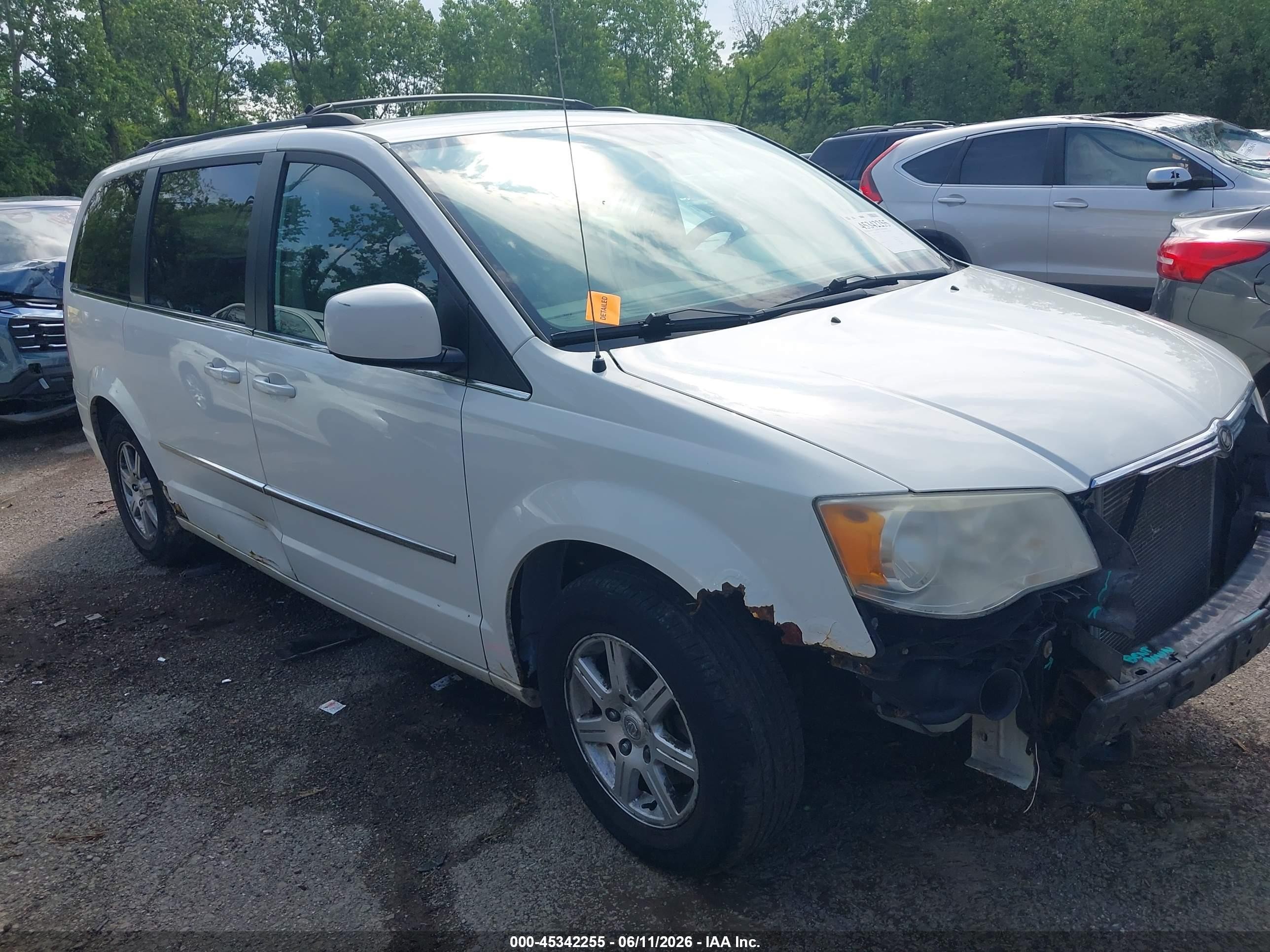 2010 Chrysler Town & Country Touring Белый vin: 2A4RR5D12AR432071