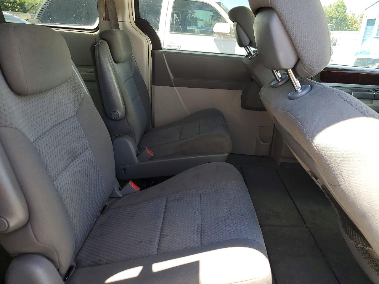 2010 Chrysler Town & Country Touring Silver vin: 2A4RR5D12AR450683