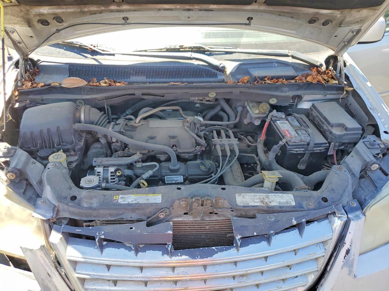 2010 Chrysler Town & Country Touring Silver vin: 2A4RR5D12AR450683