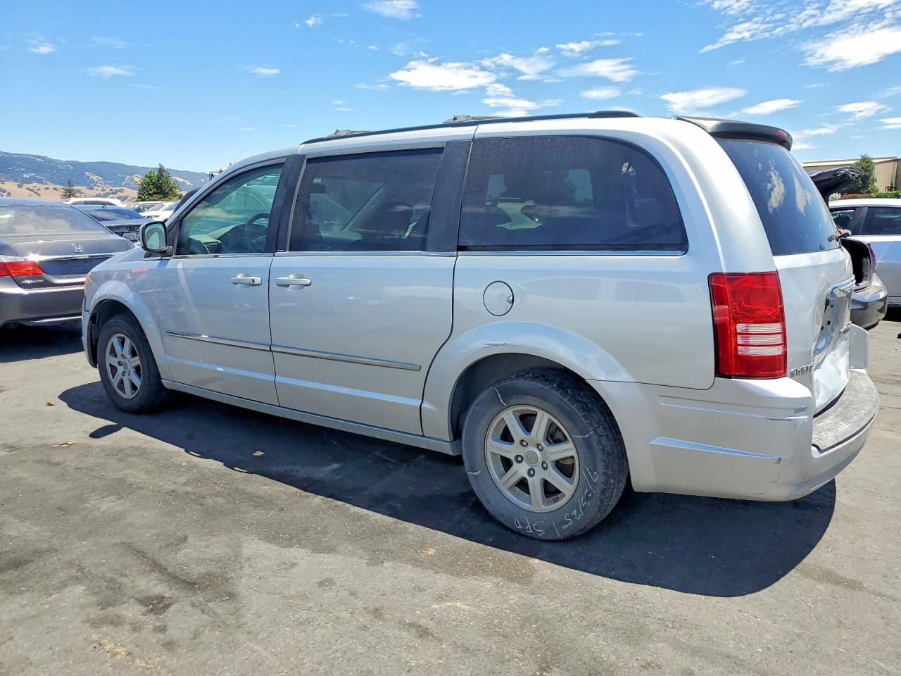 2010 Chrysler Town & Country Touring Silver vin: 2A4RR5D12AR450683