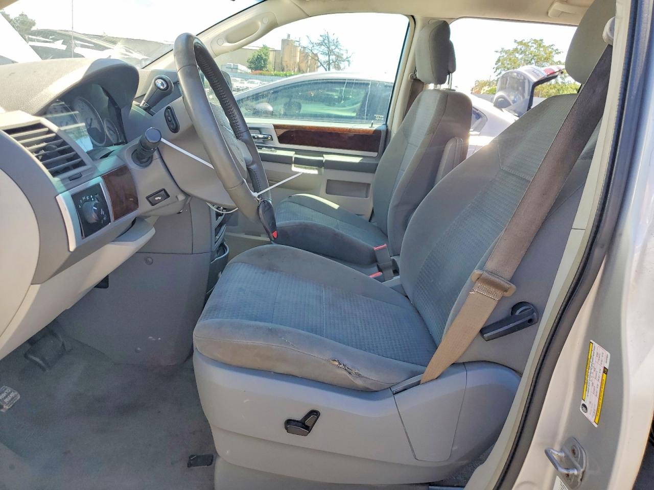 2010 Chrysler Town & Country Touring Silver vin: 2A4RR5D12AR450683