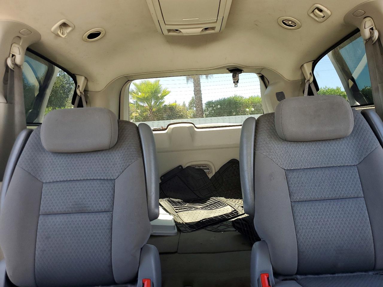 2010 Chrysler Town & Country Touring Silver vin: 2A4RR5D12AR450683