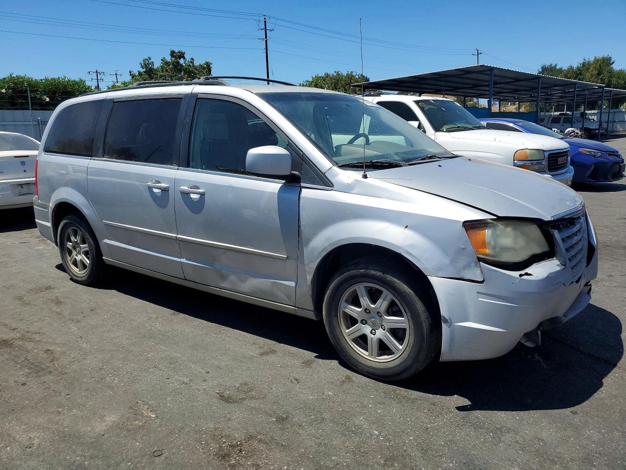 2010 Chrysler Town & Country Touring Silver vin: 2A4RR5D12AR450683