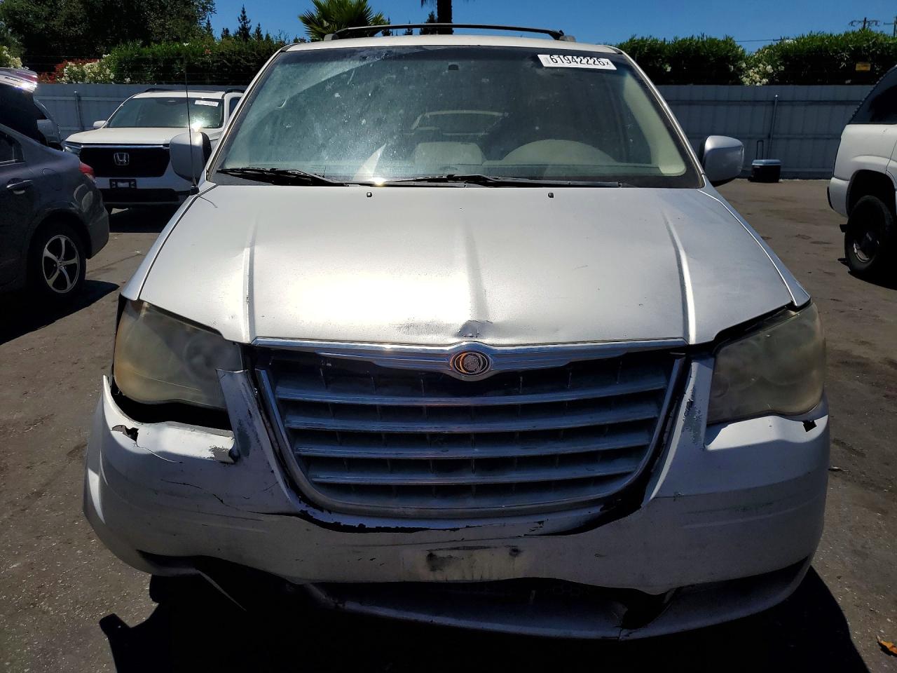 2010 Chrysler Town & Country Touring Silver vin: 2A4RR5D12AR450683