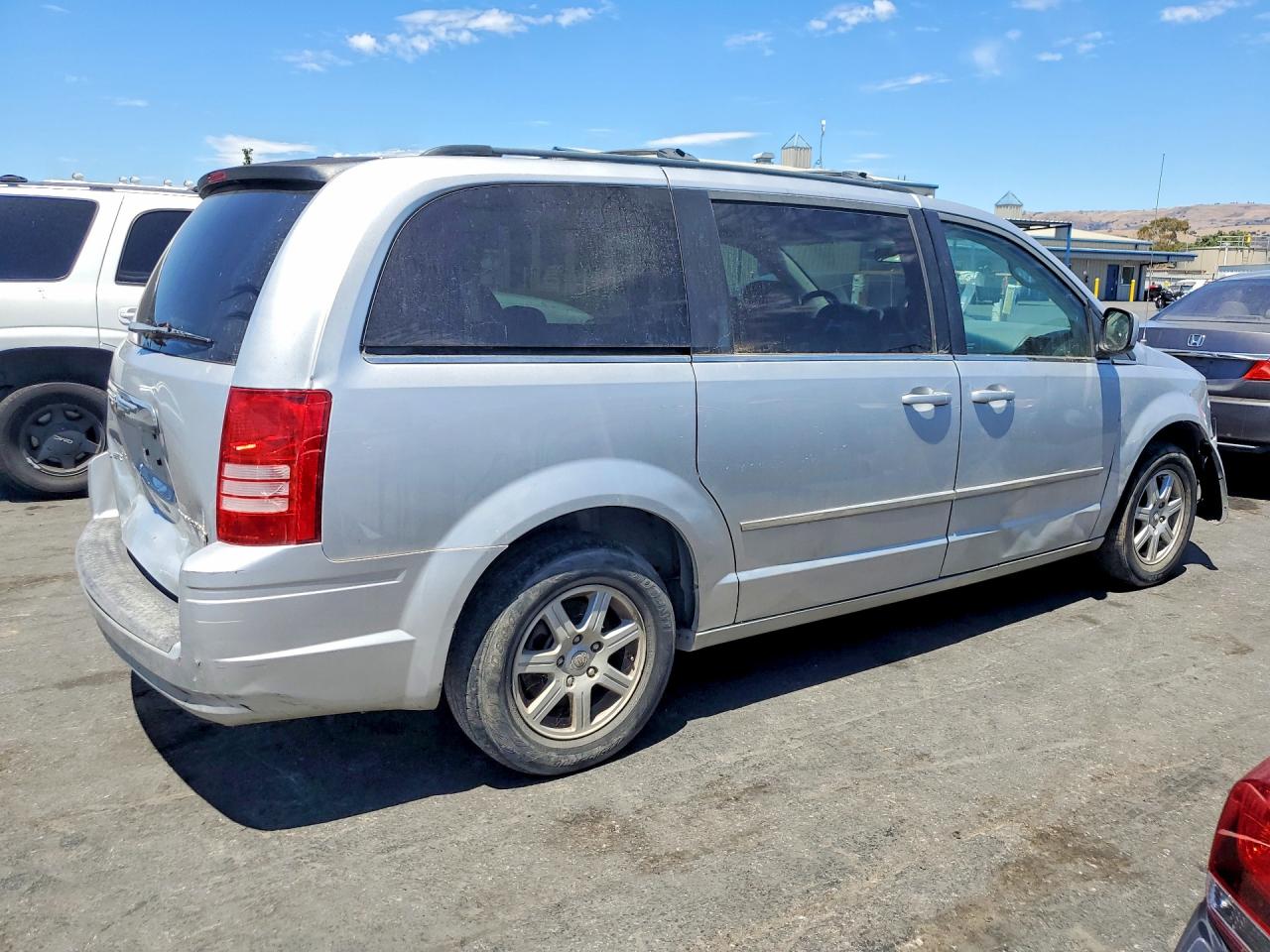2010 Chrysler Town & Country Touring Silver vin: 2A4RR5D12AR450683