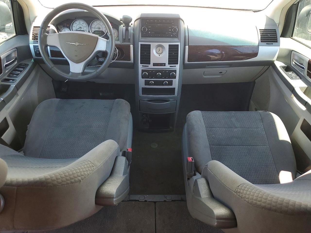 2010 Chrysler Town & Country Touring Silver vin: 2A4RR5D12AR450683
