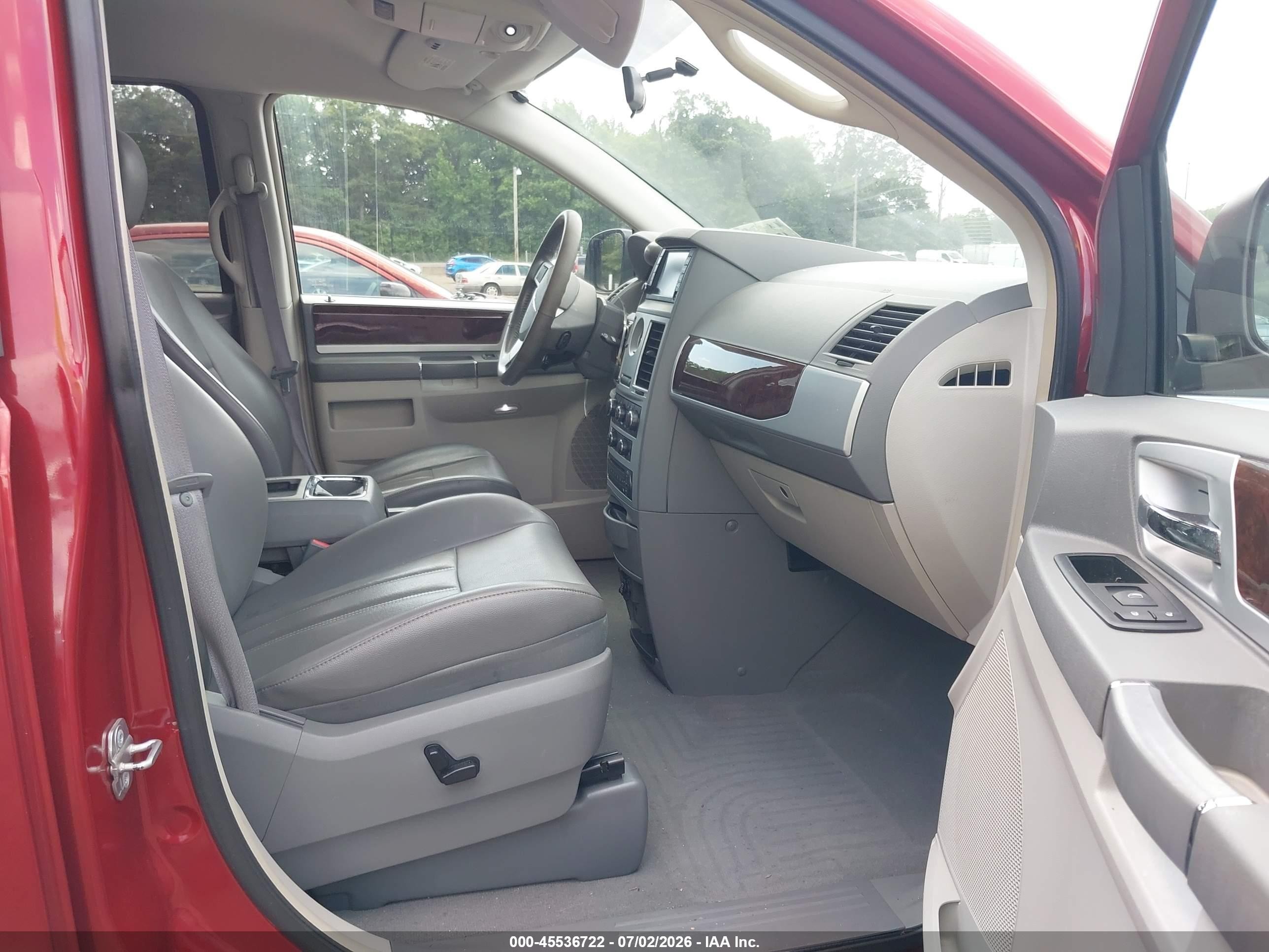 2010 Chrysler Town & Country Touring Красный vin: 2A4RR5D13AR109082