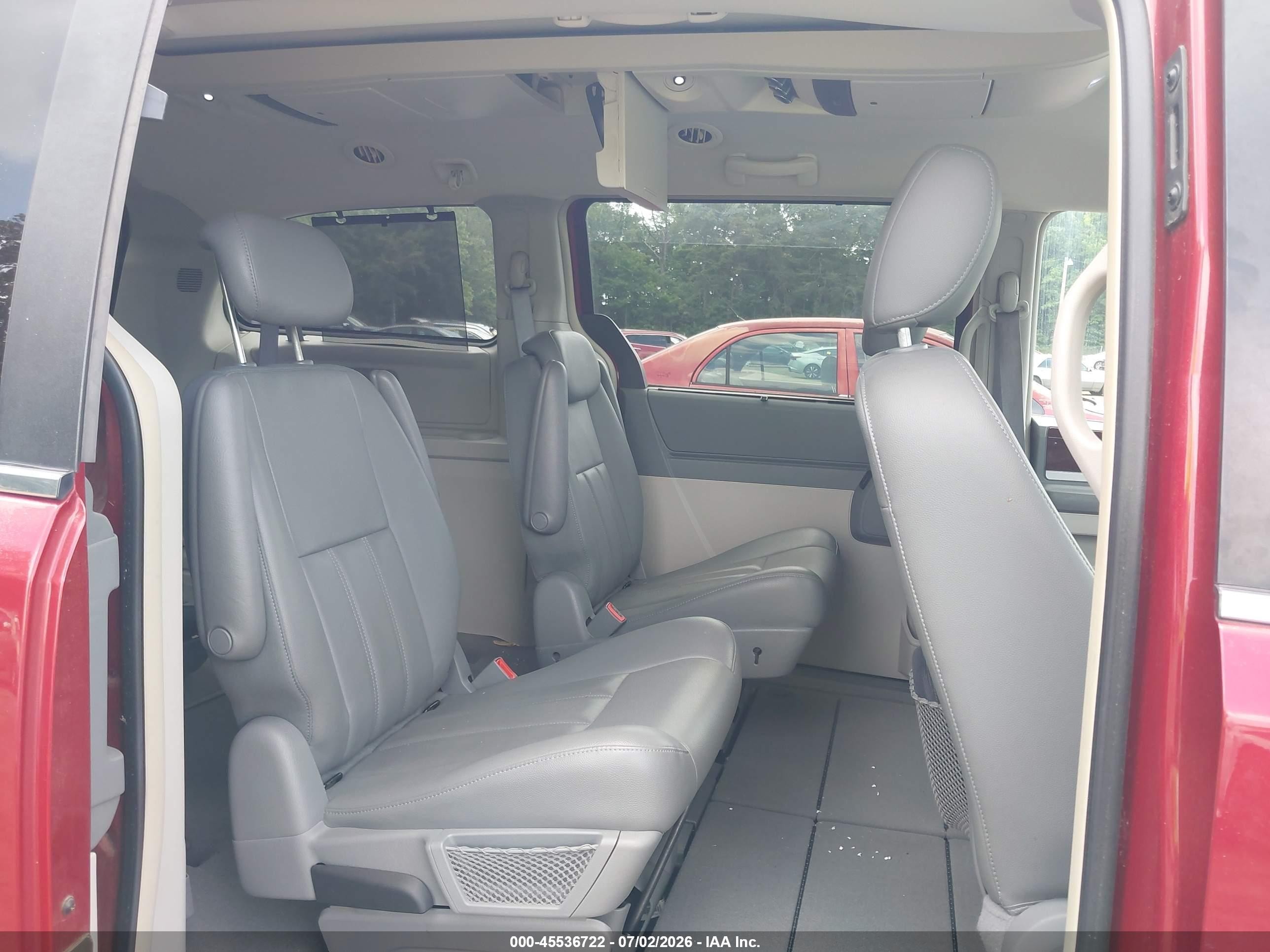 2010 Chrysler Town & Country Touring Красный vin: 2A4RR5D13AR109082