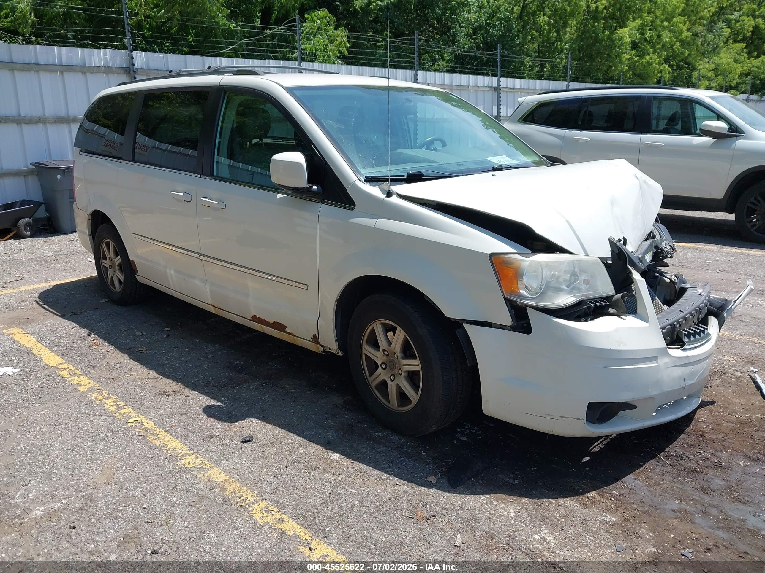 2010 Chrysler Town & Country Touring White vin: 2A4RR5D13AR133933