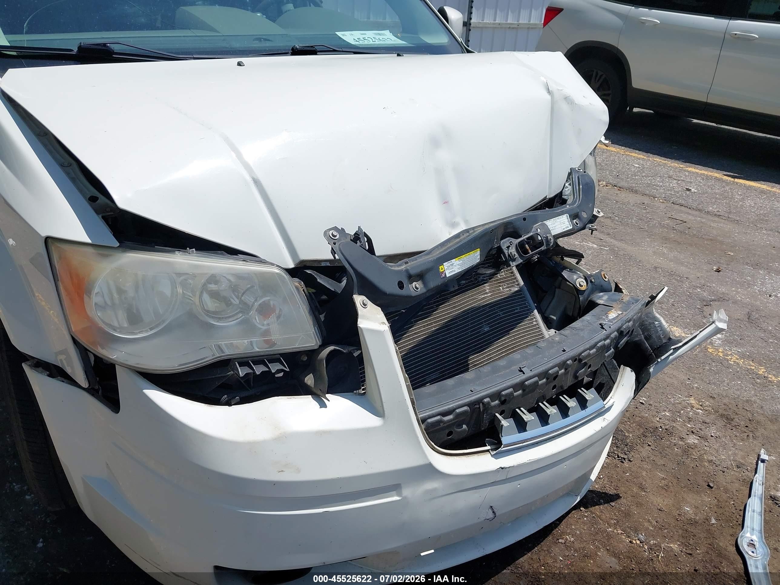 2010 Chrysler Town & Country Touring Белый vin: 2A4RR5D13AR133933