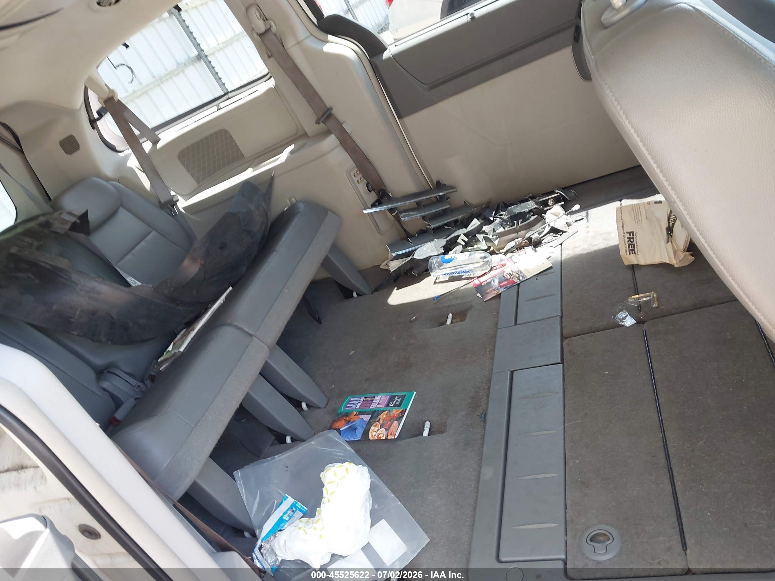 2010 Chrysler Town & Country Touring Белый vin: 2A4RR5D13AR133933