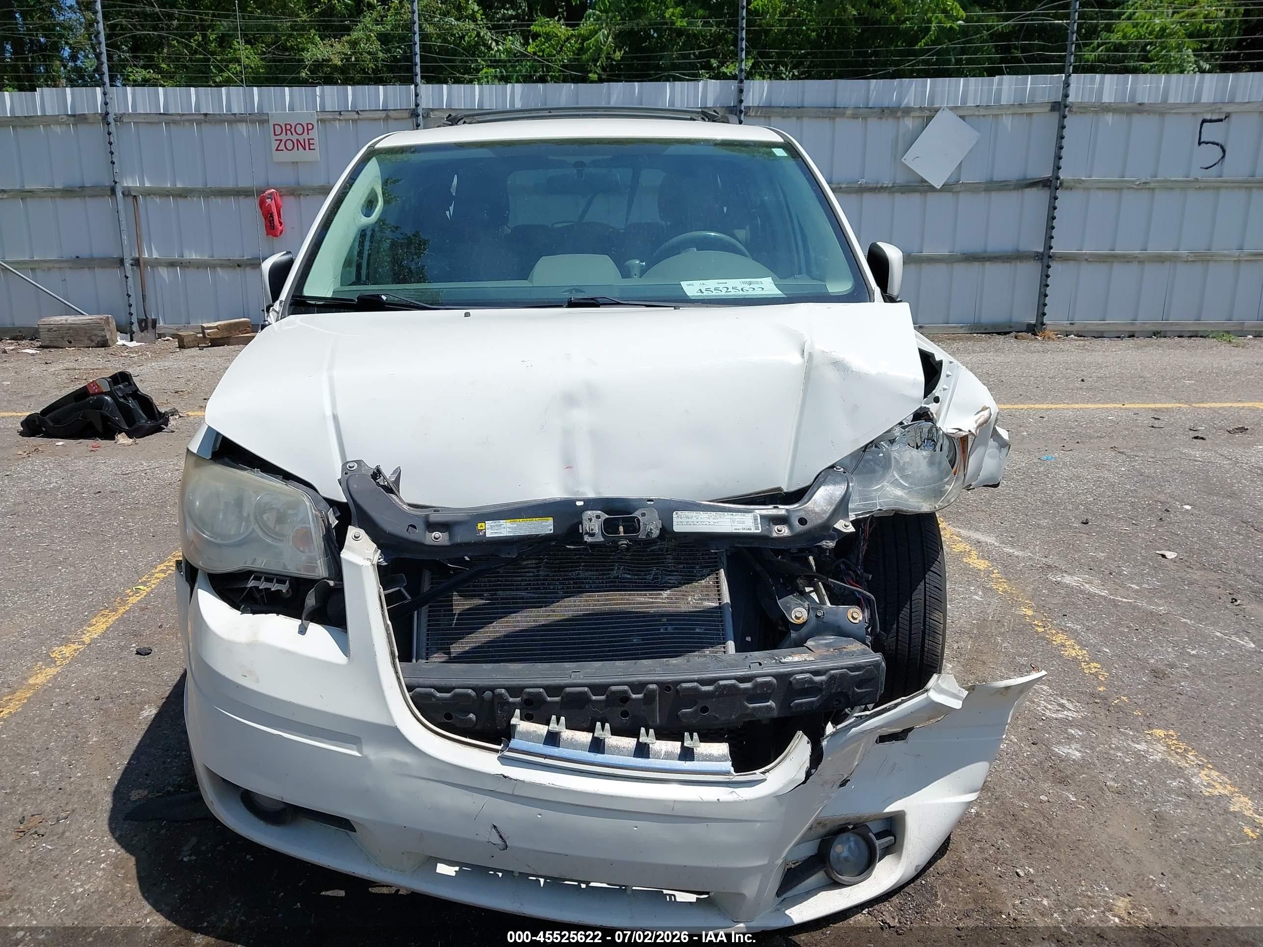2010 Chrysler Town & Country Touring Белый vin: 2A4RR5D13AR133933