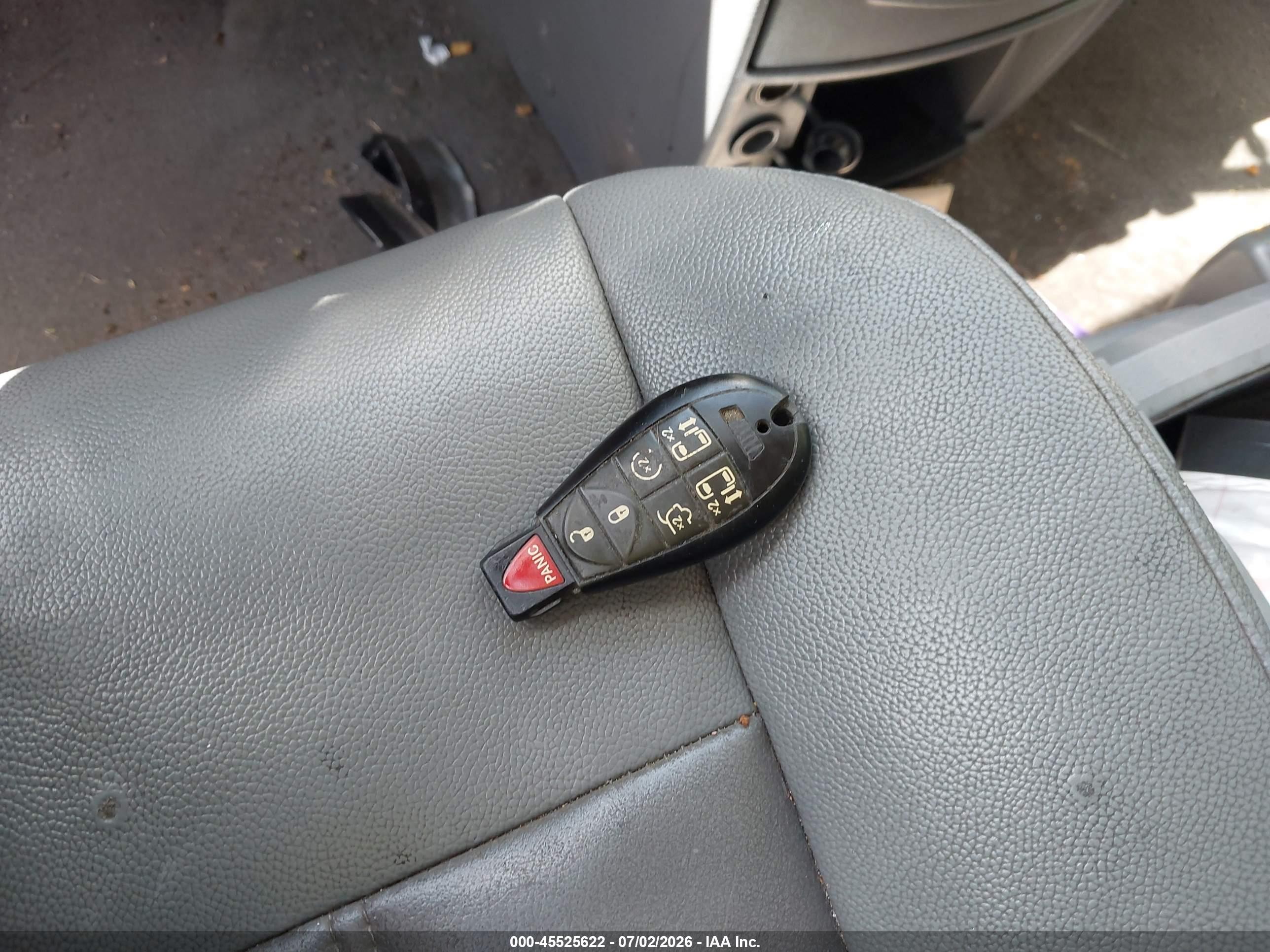 2010 Chrysler Town & Country Touring Белый vin: 2A4RR5D13AR133933