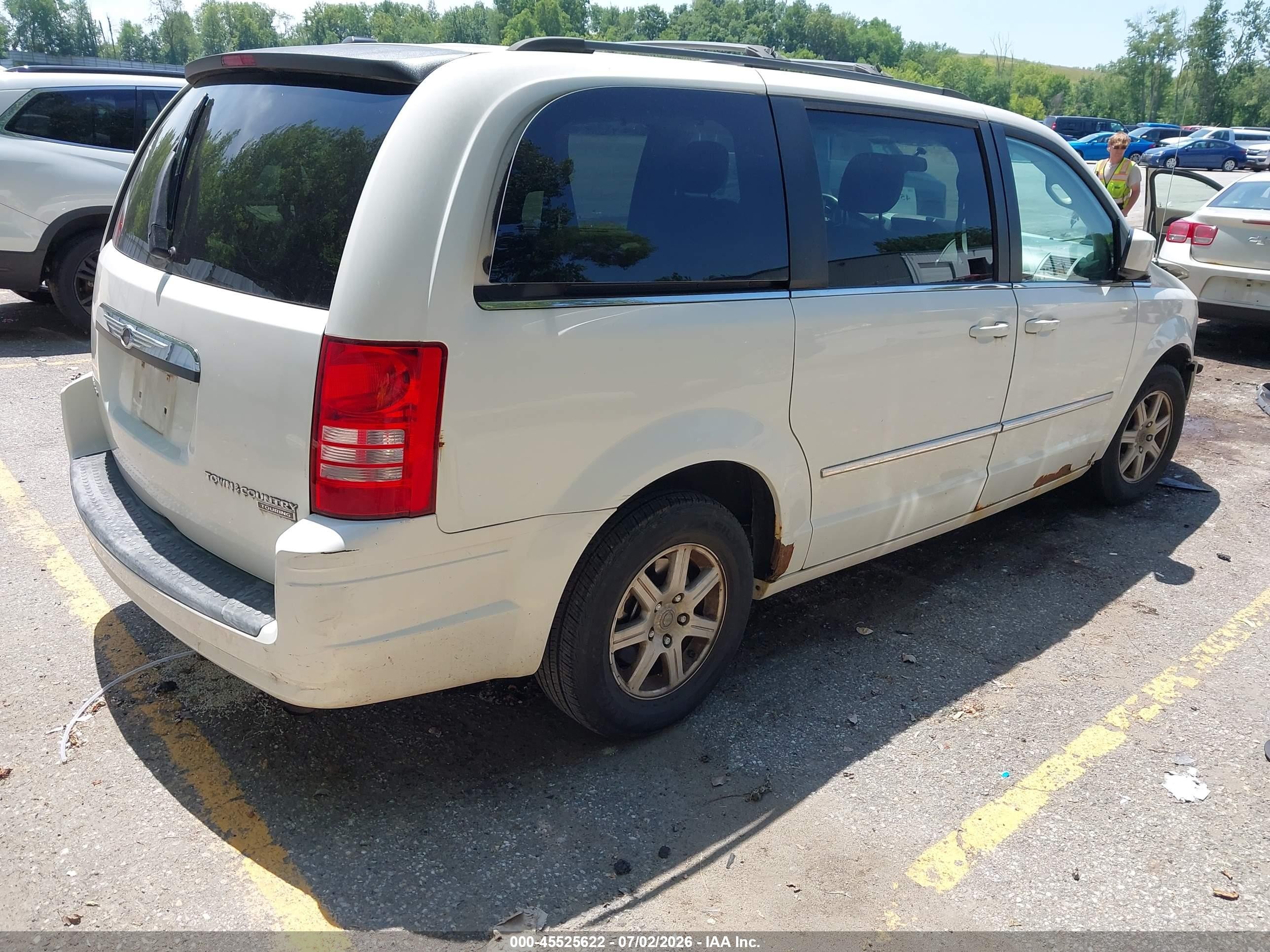 2010 Chrysler Town & Country Touring Белый vin: 2A4RR5D13AR133933