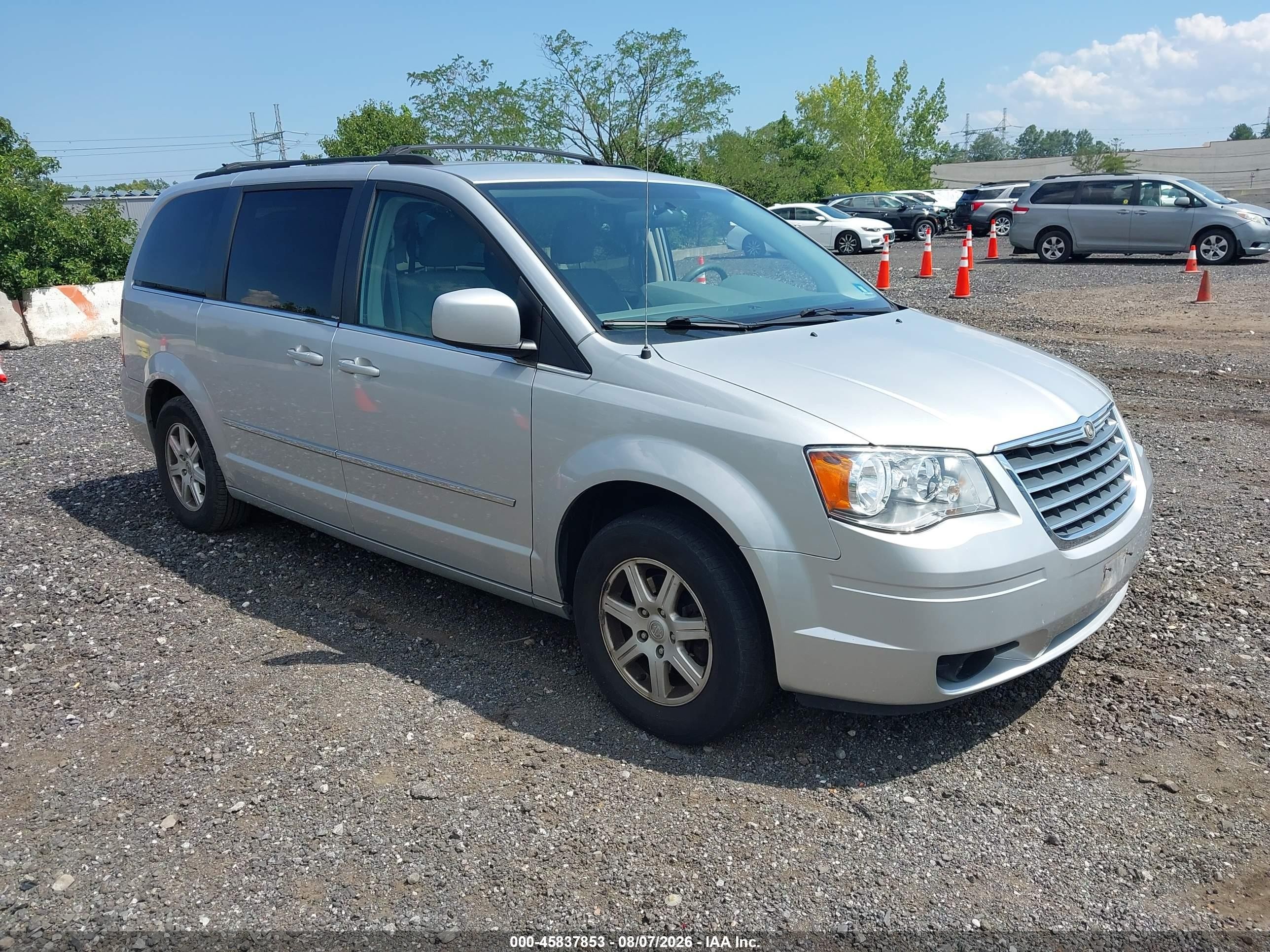 2010 Chrysler Town & Country Touring Silver vin: 2A4RR5D13AR138064