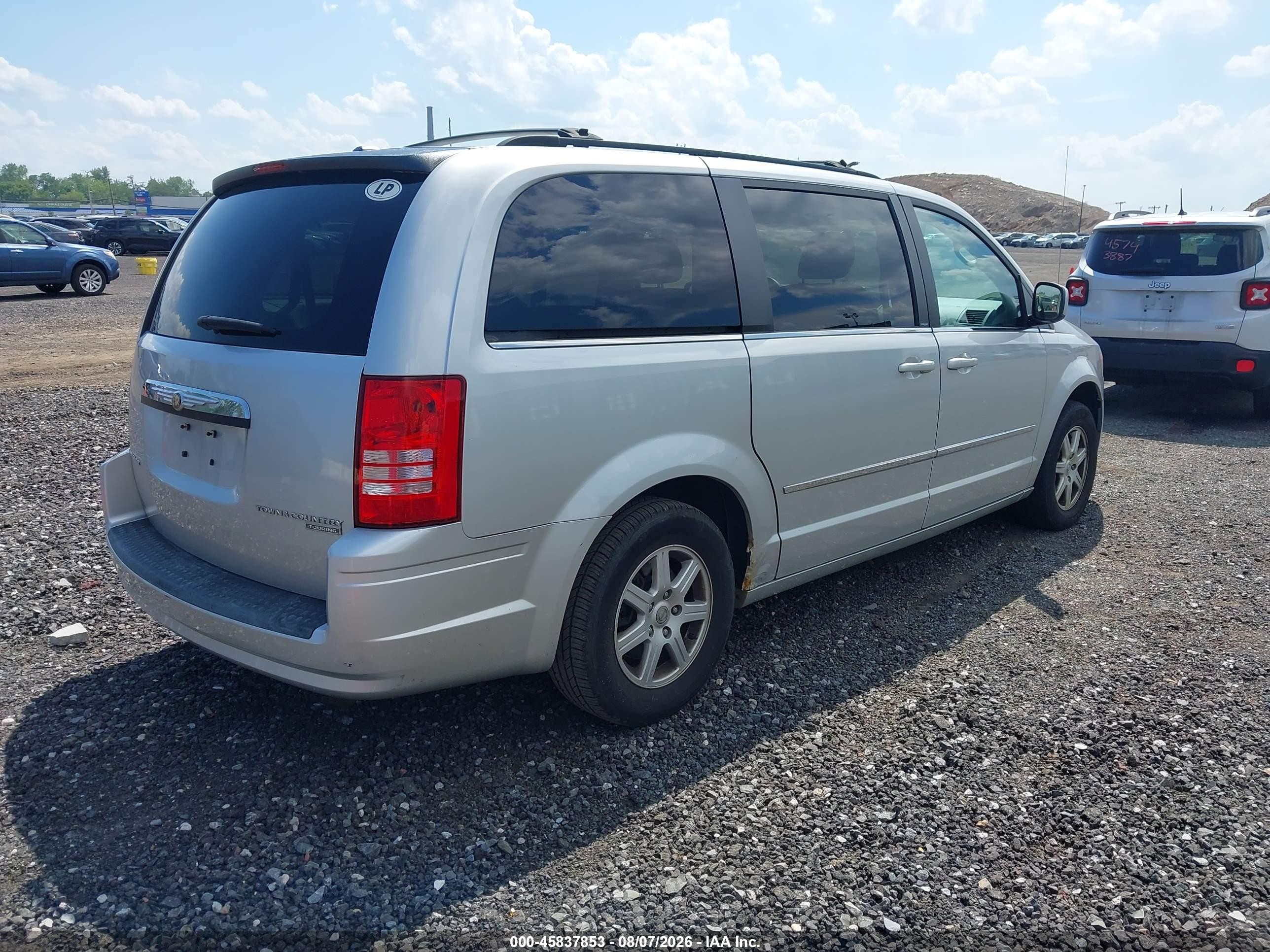 2010 Chrysler Town & Country Touring Silver vin: 2A4RR5D13AR138064