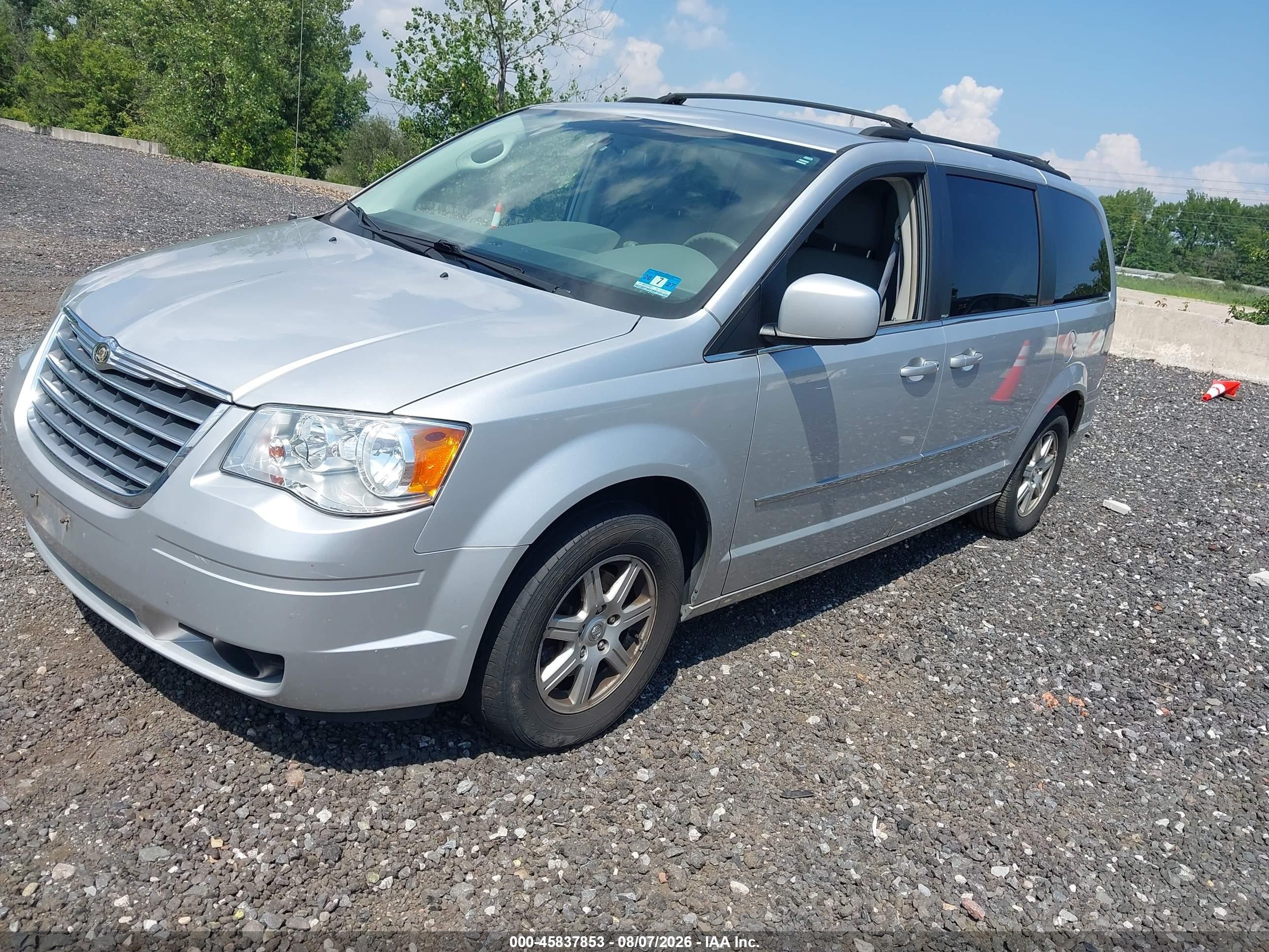 2010 Chrysler Town & Country Touring Silver vin: 2A4RR5D13AR138064