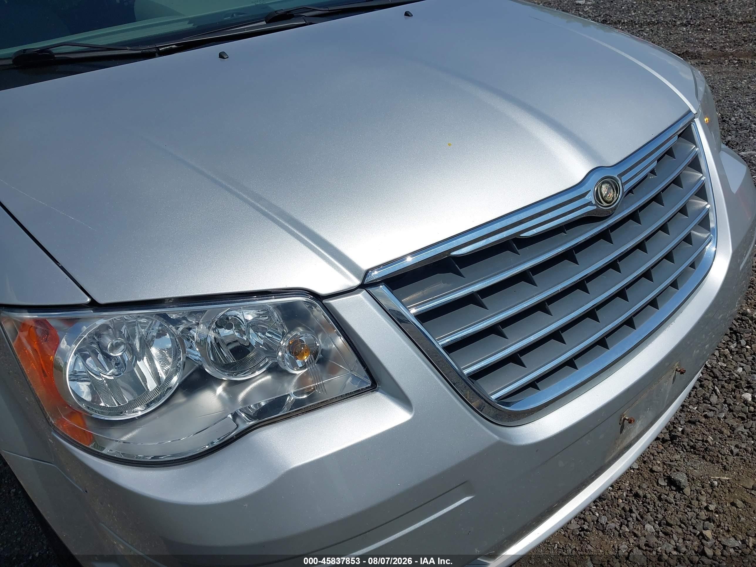 2010 Chrysler Town & Country Touring Silver vin: 2A4RR5D13AR138064