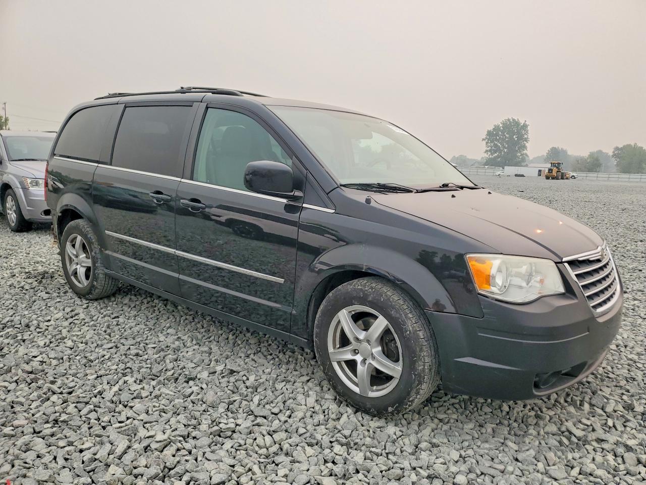 2010 Chrysler Town & Country Touring Black vin: 2A4RR5D13AR166429