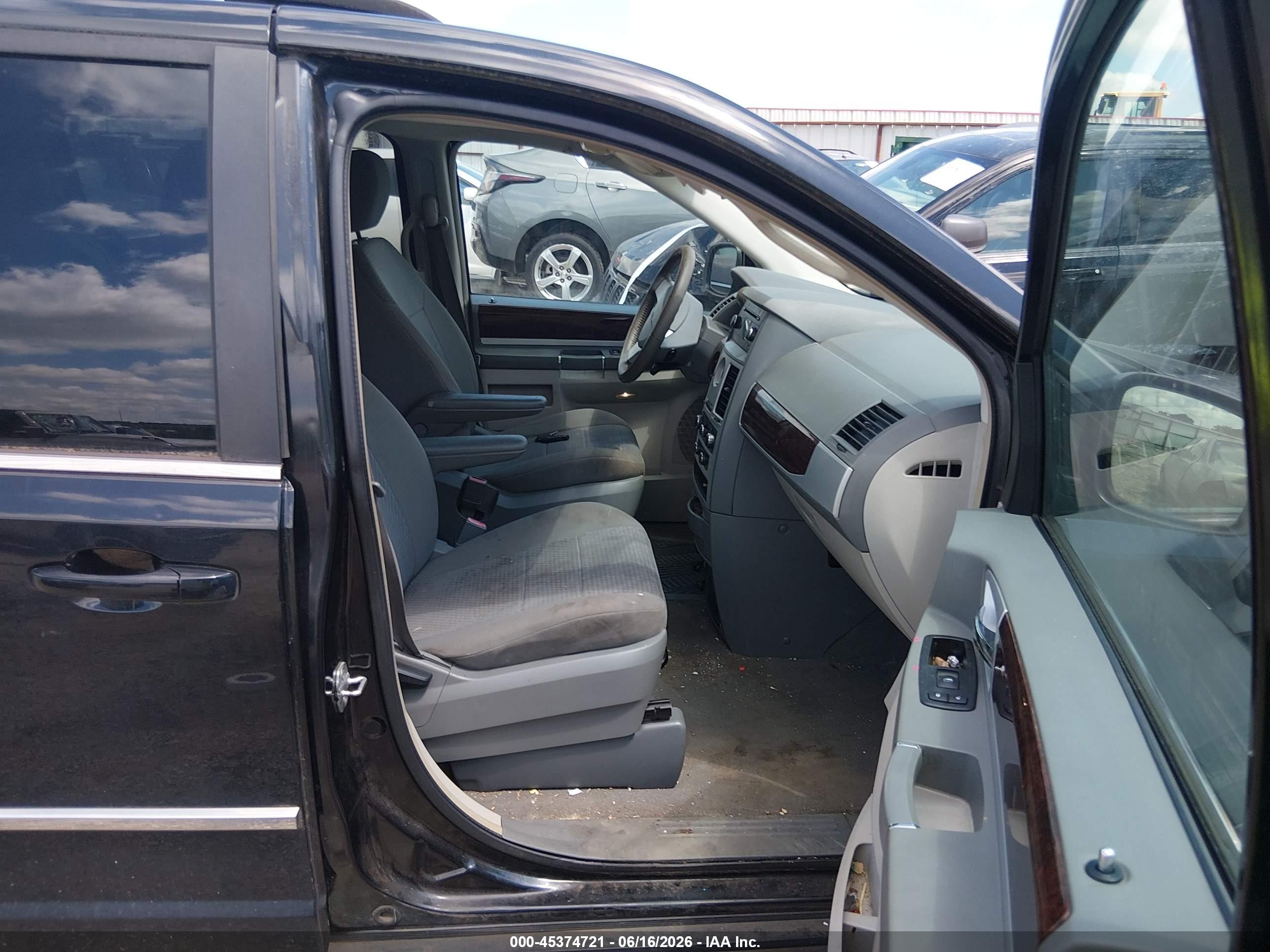 2010 Chrysler Town & Country Touring Black vin: 2A4RR5D13AR252730