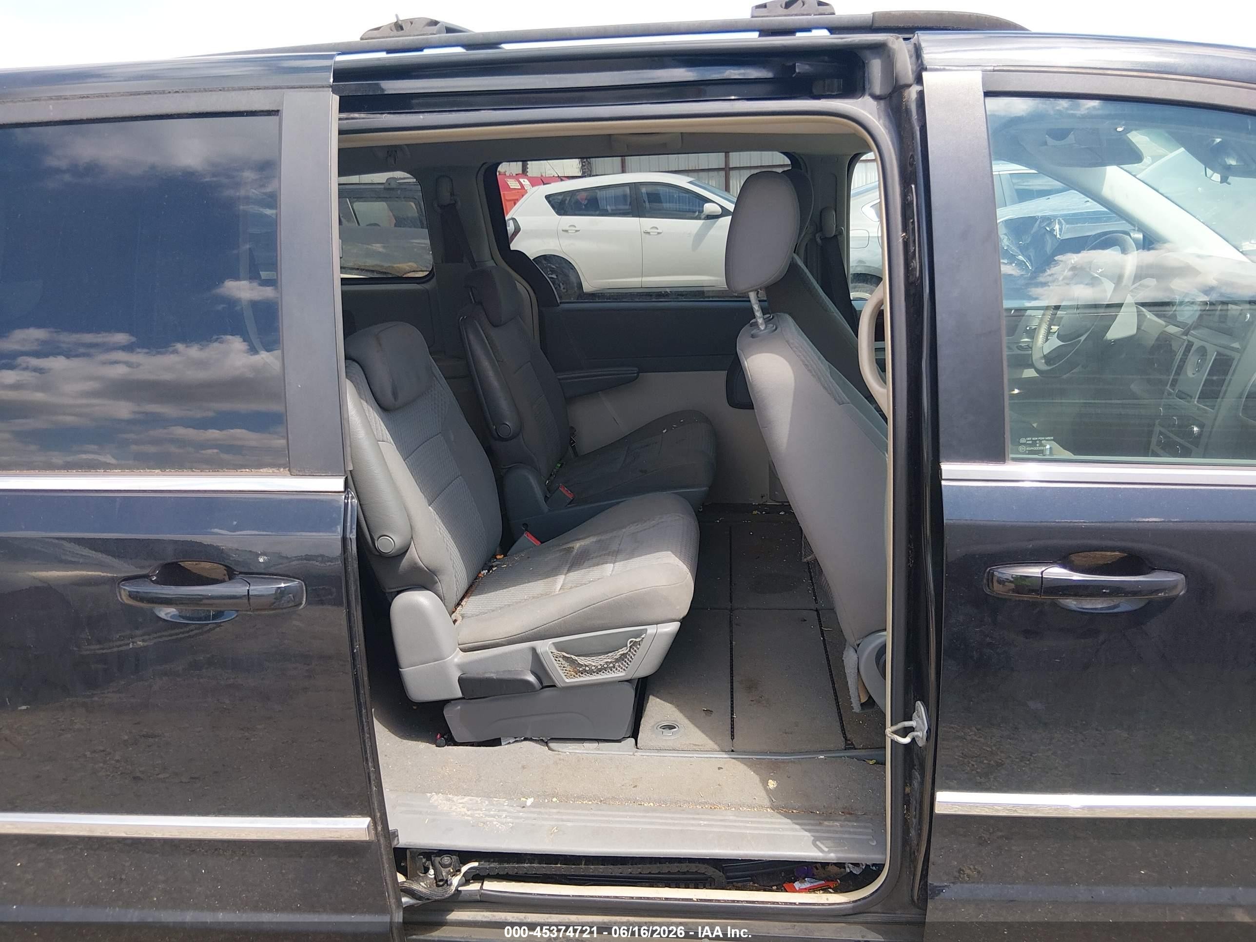 2010 Chrysler Town & Country Touring Black vin: 2A4RR5D13AR252730