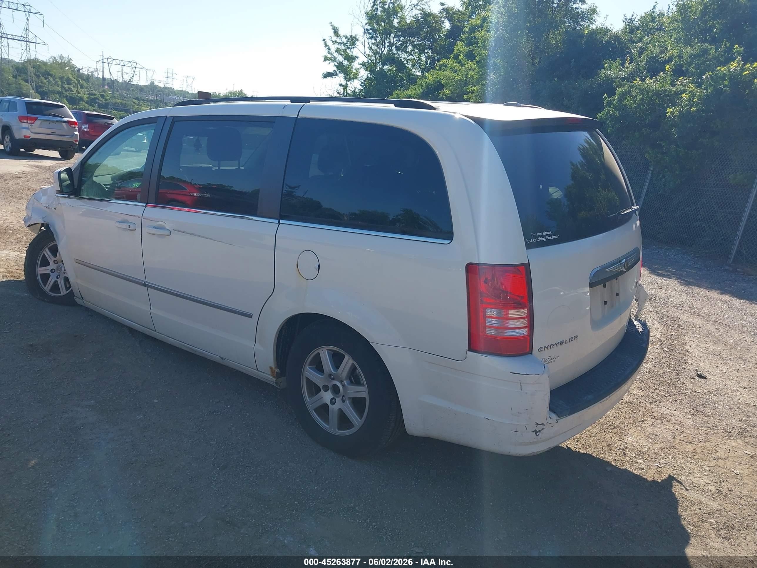2010 Chrysler Town & Country Touring White vin: 2A4RR5D13AR306575