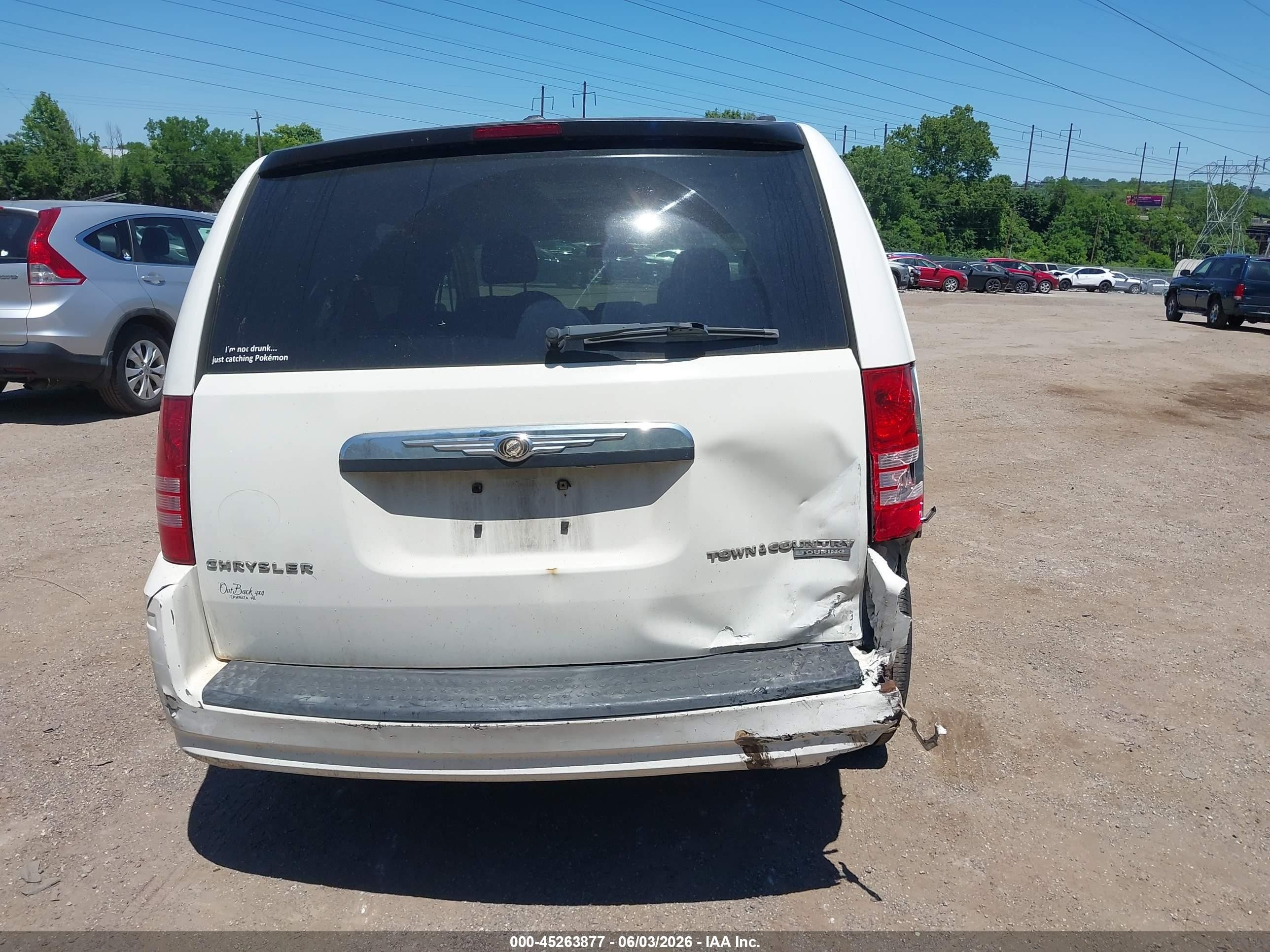 2010 Chrysler Town & Country Touring White vin: 2A4RR5D13AR306575