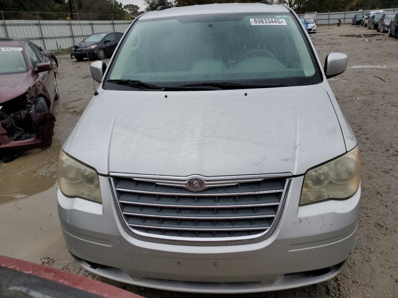 2010 Chrysler Town & Country Touring Silver vin: 2A4RR5D13AR337082