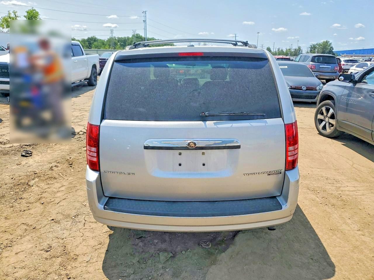 2010 Chrysler Town & Country Touring Silver vin: 2A4RR5D13AR338801