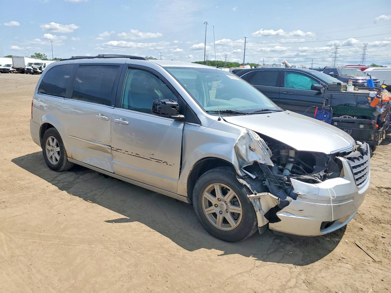 2010 Chrysler Town & Country Touring Silver vin: 2A4RR5D13AR338801