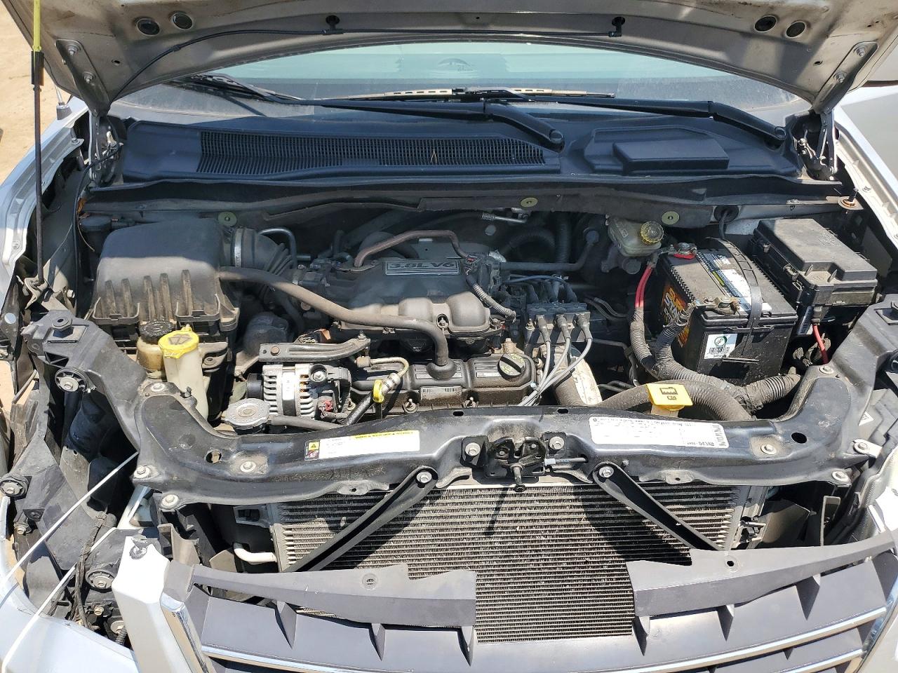 2010 Chrysler Town & Country Touring Silver vin: 2A4RR5D13AR338801