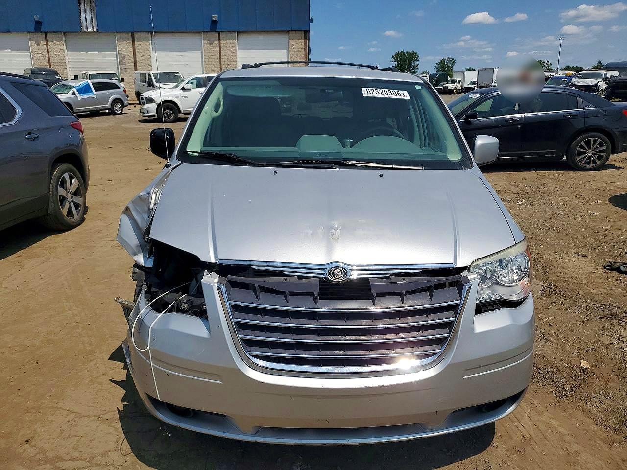 2010 Chrysler Town & Country Touring Silver vin: 2A4RR5D13AR338801
