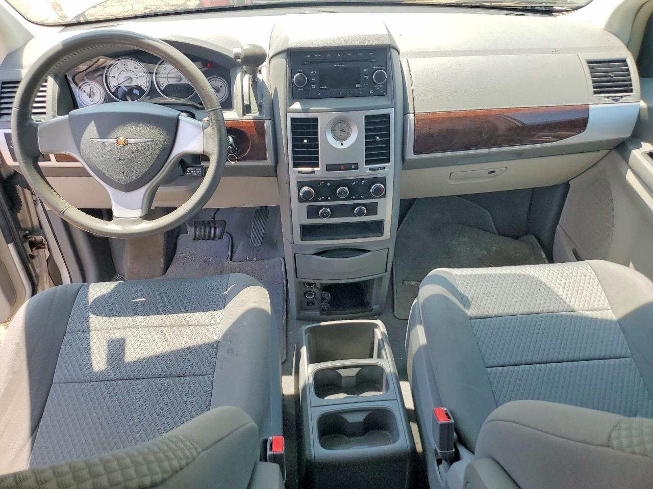 2010 Chrysler Town & Country Touring Silver vin: 2A4RR5D13AR338801