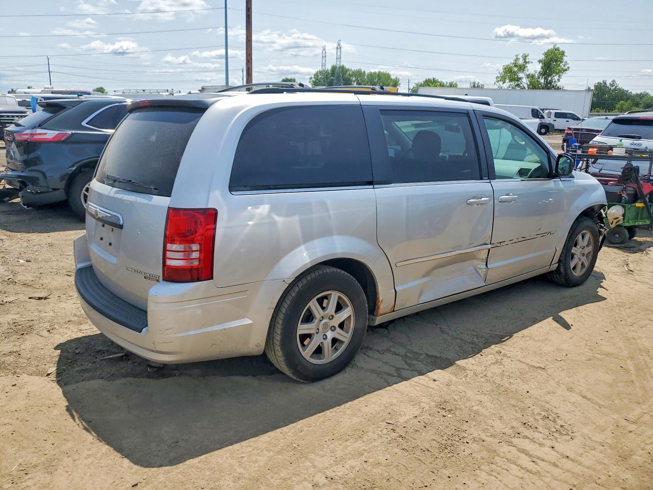 2010 Chrysler Town & Country Touring Silver vin: 2A4RR5D13AR338801