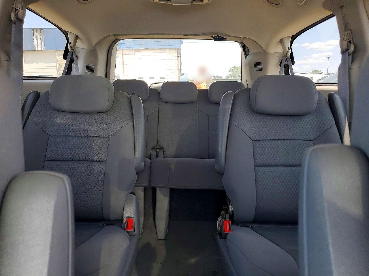 2010 Chrysler Town & Country Touring Silver vin: 2A4RR5D13AR338801