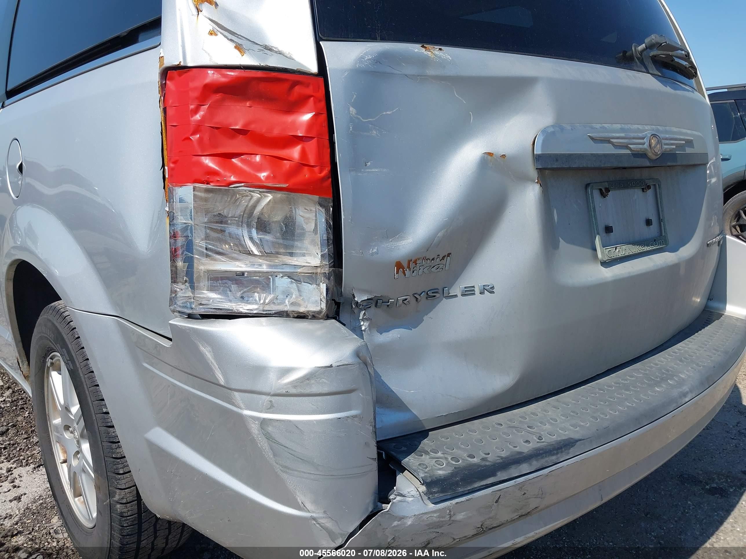 2010 Chrysler Town & Country Touring Silver vin: 2A4RR5D13AR373354
