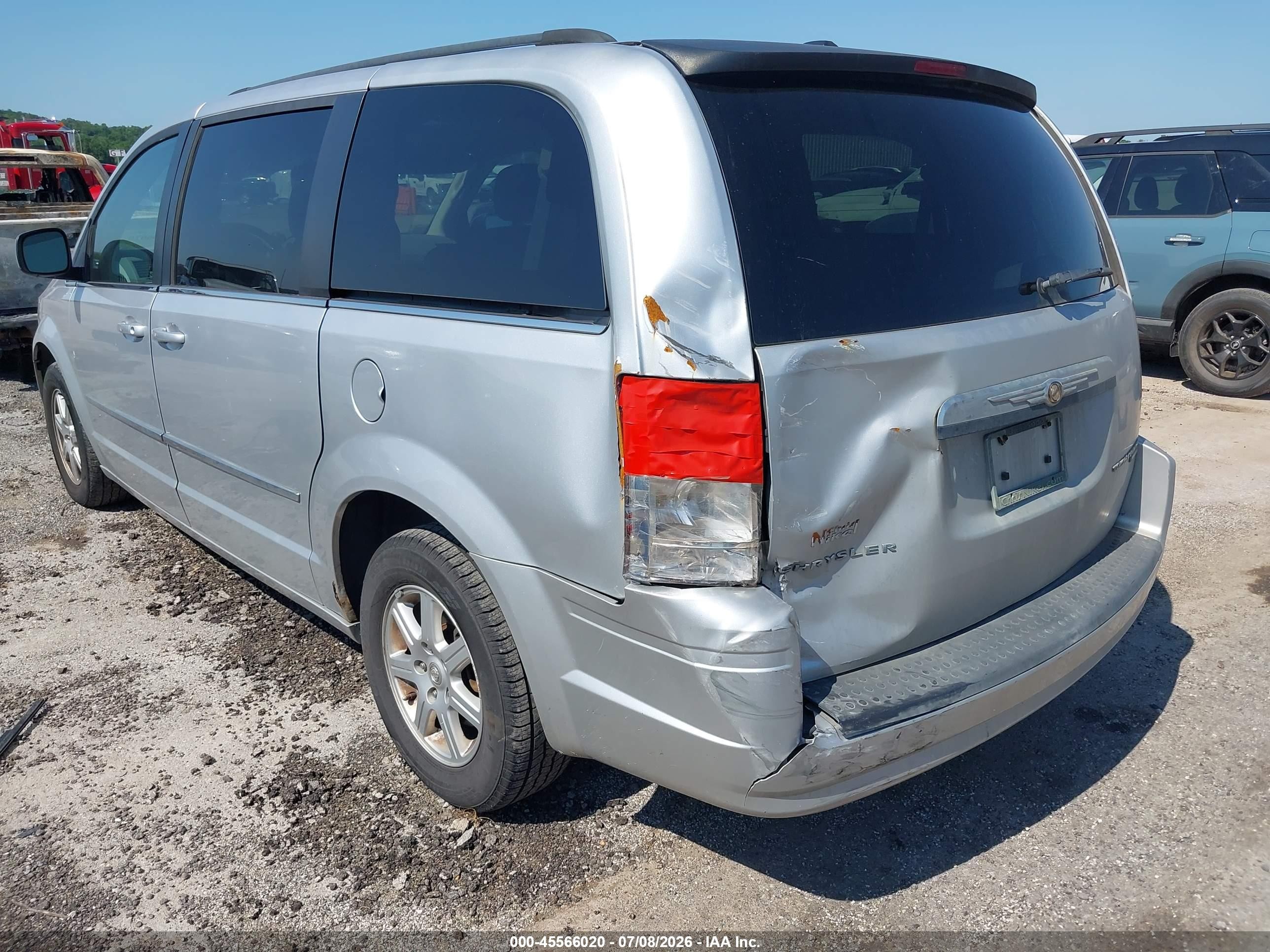 2010 Chrysler Town & Country Touring Silver vin: 2A4RR5D13AR373354