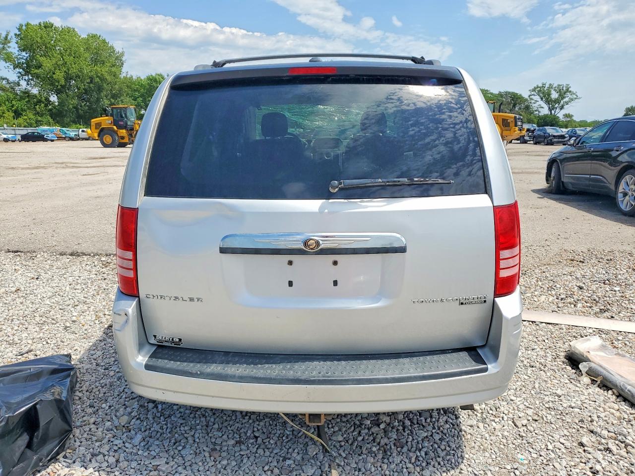 2010 Chrysler Town & Country Touring Silver vin: 2A4RR5D14AR150286