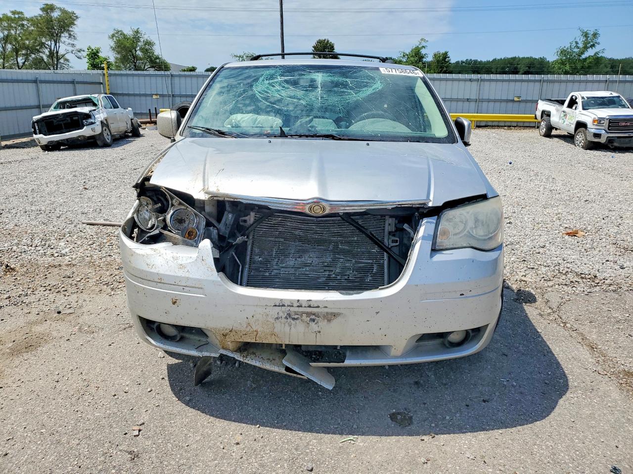 2010 Chrysler Town & Country Touring Silver vin: 2A4RR5D14AR150286