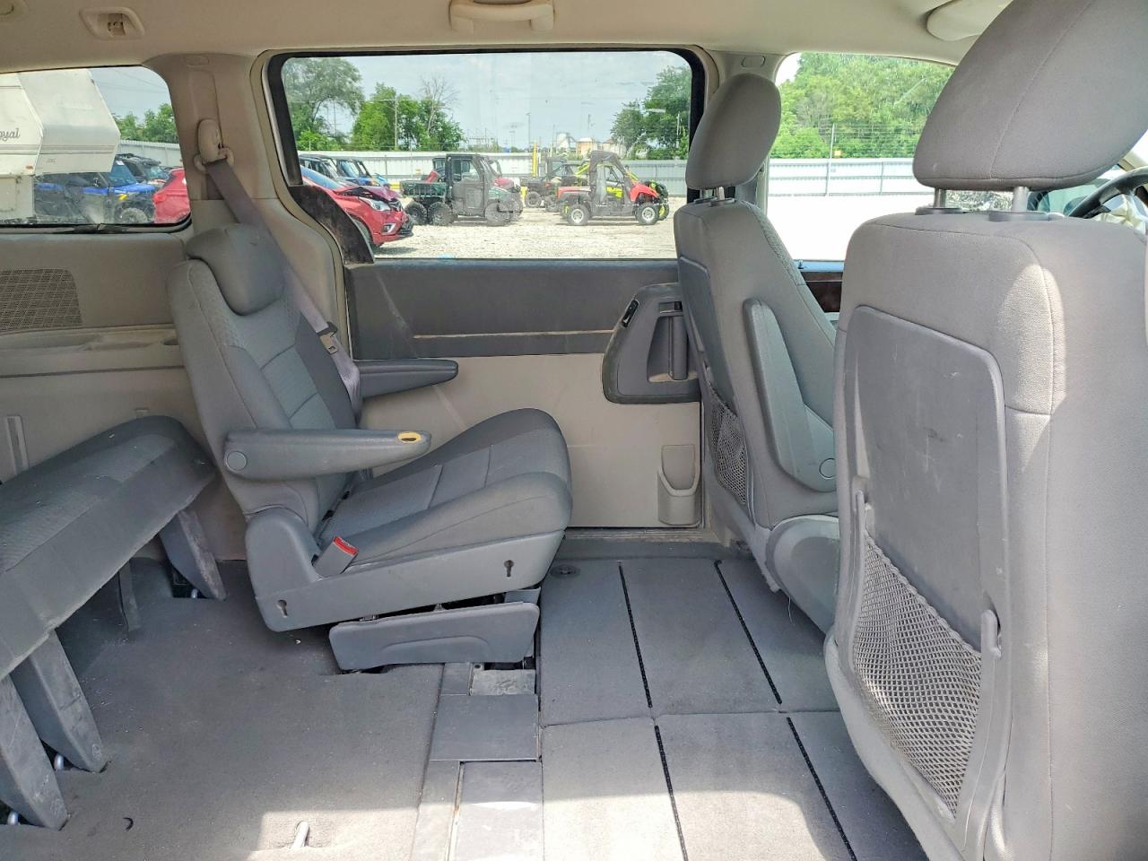 2010 Chrysler Town & Country Touring Silver vin: 2A4RR5D14AR150286