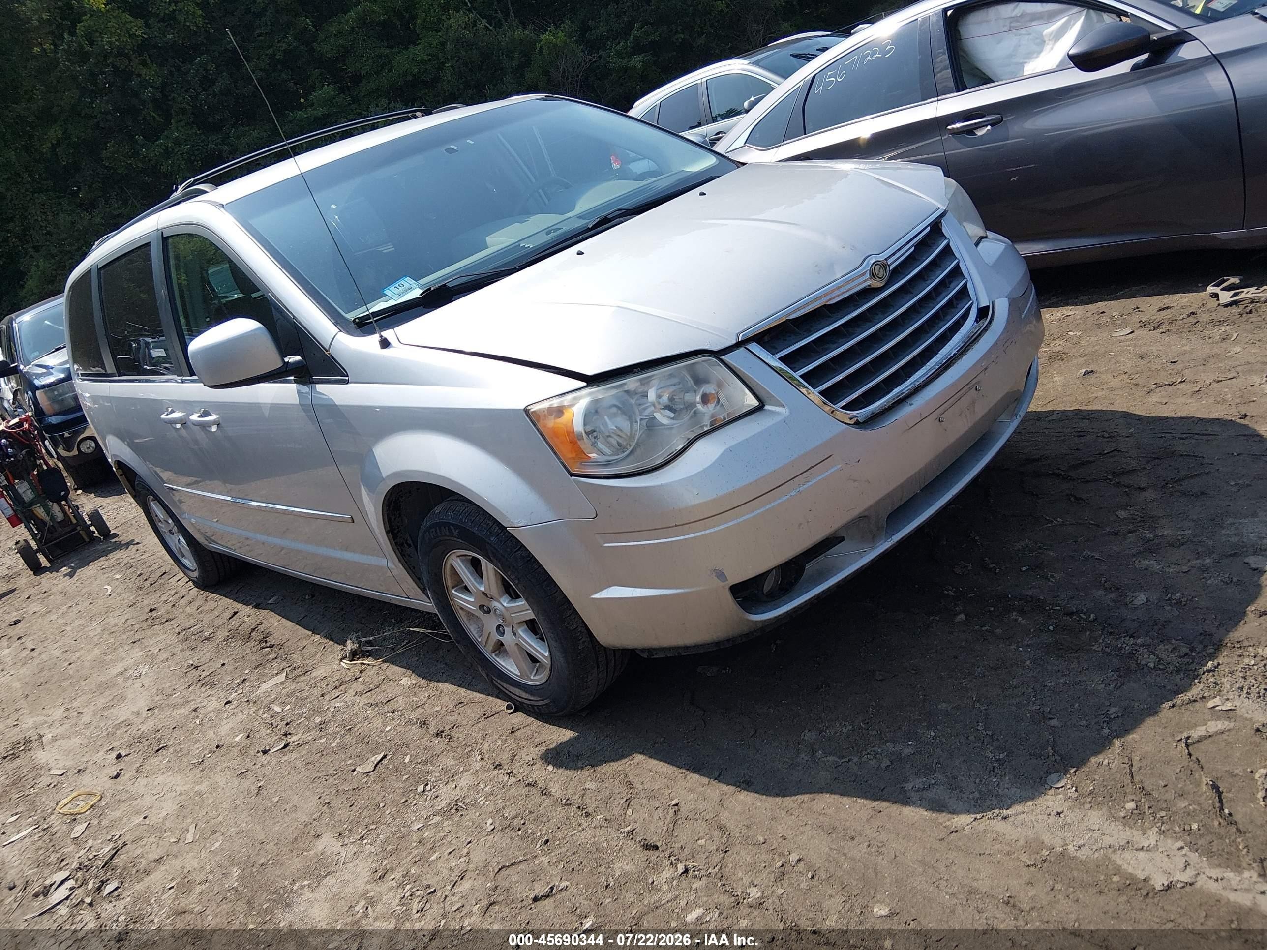 2010 Chrysler Town & Country Touring Silver vin: 2A4RR5D14AR177293