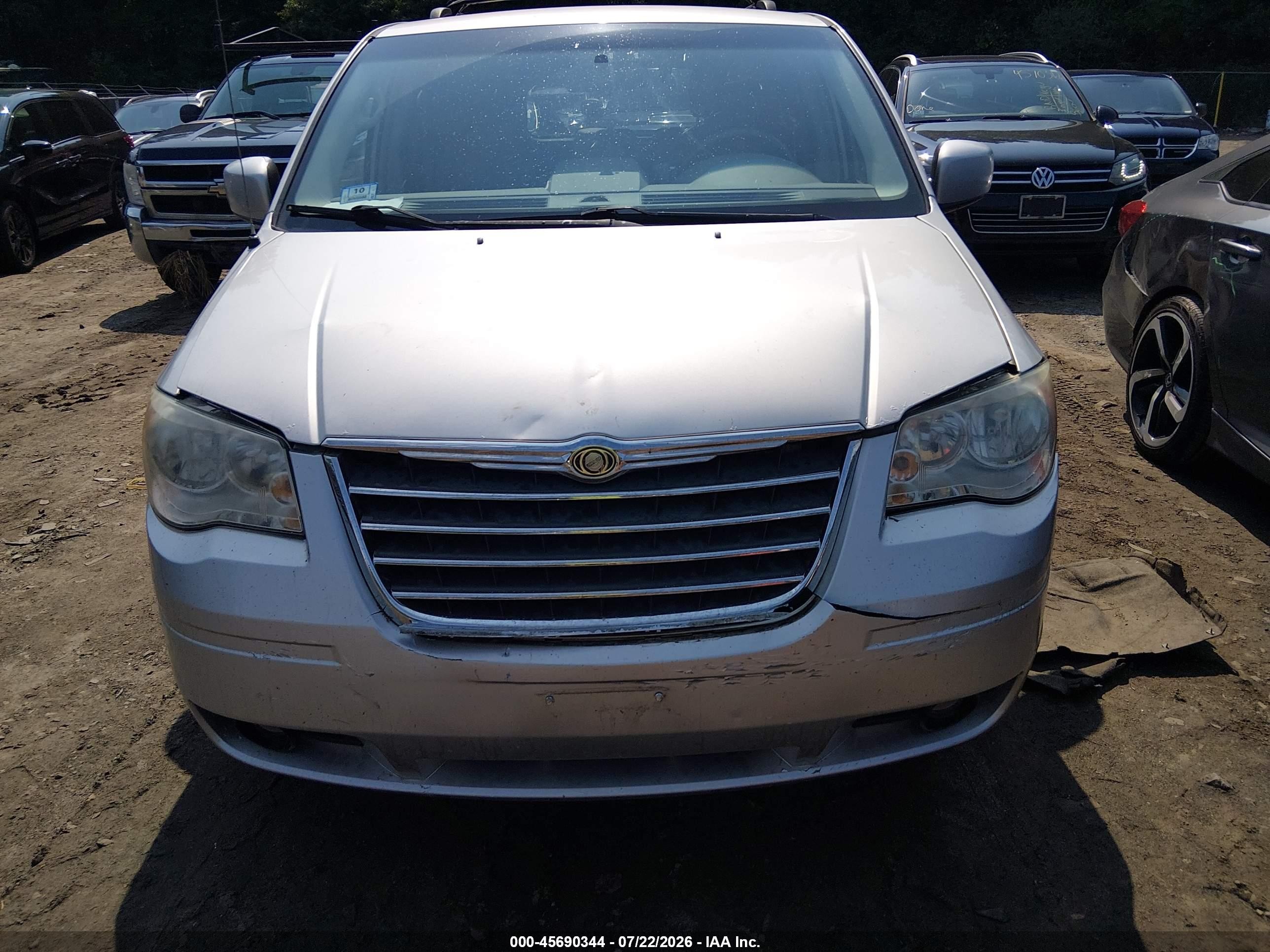 2010 Chrysler Town & Country Touring Silver vin: 2A4RR5D14AR177293