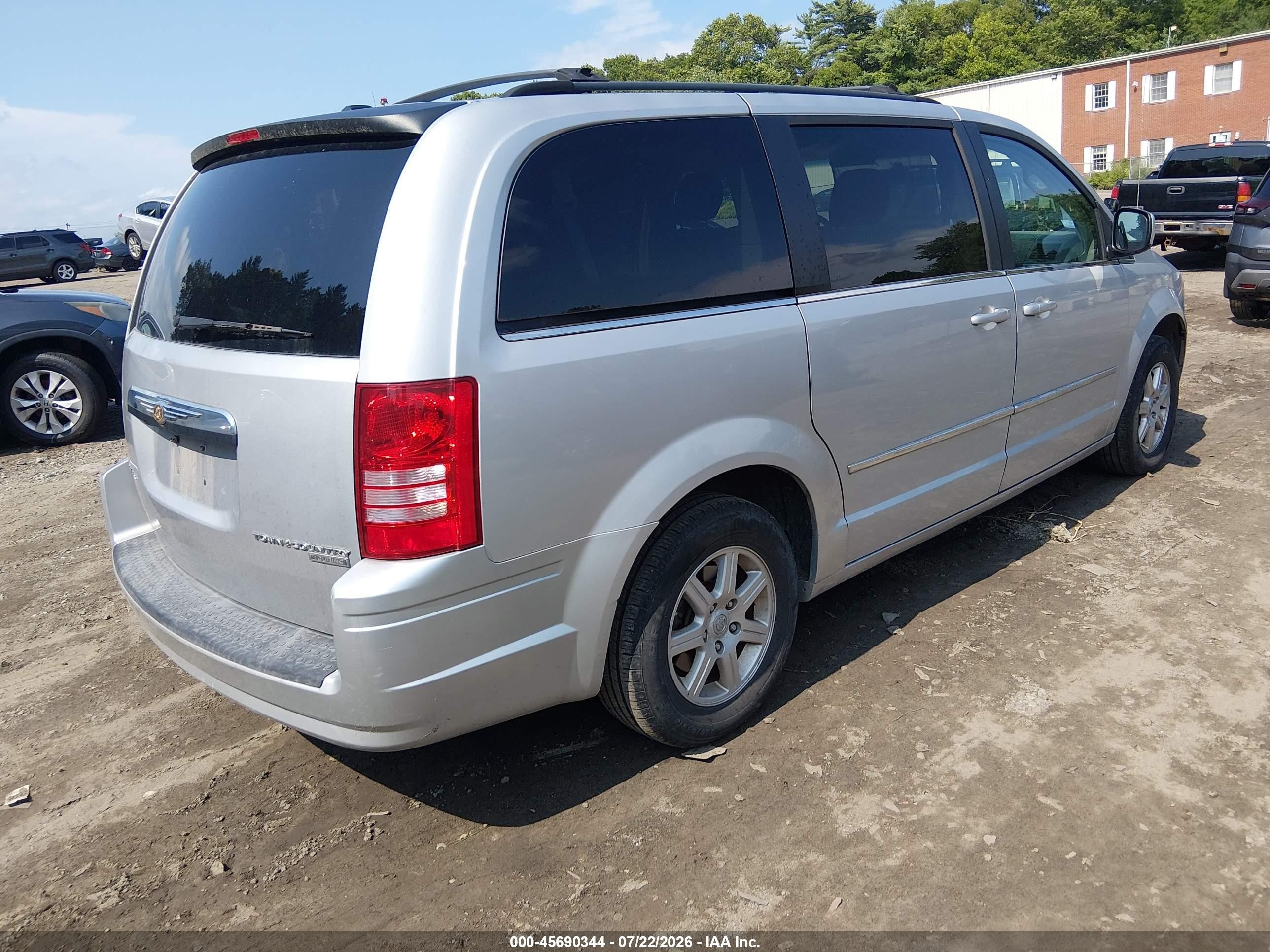 2010 Chrysler Town & Country Touring Silver vin: 2A4RR5D14AR177293