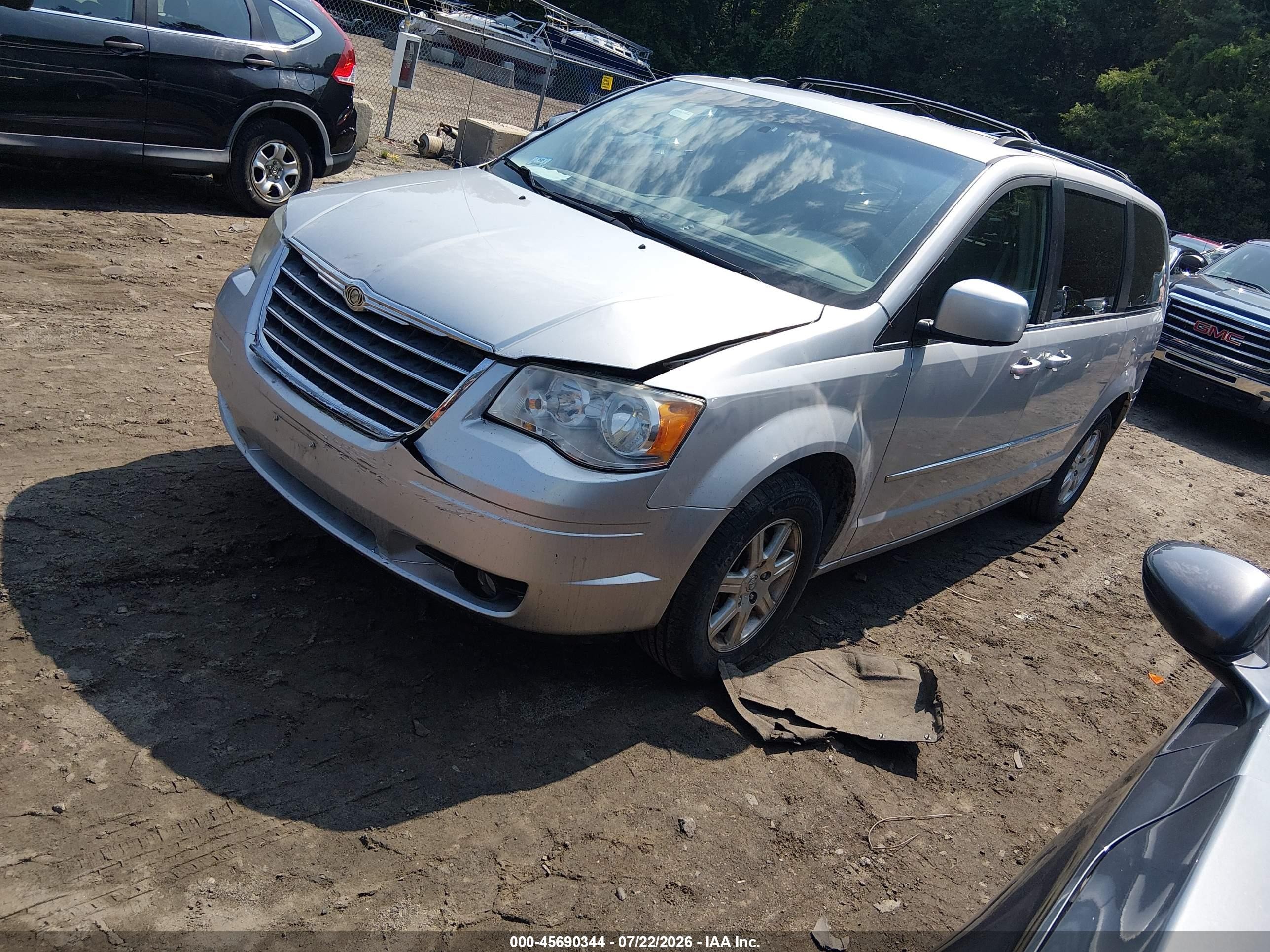 2010 Chrysler Town & Country Touring Silver vin: 2A4RR5D14AR177293