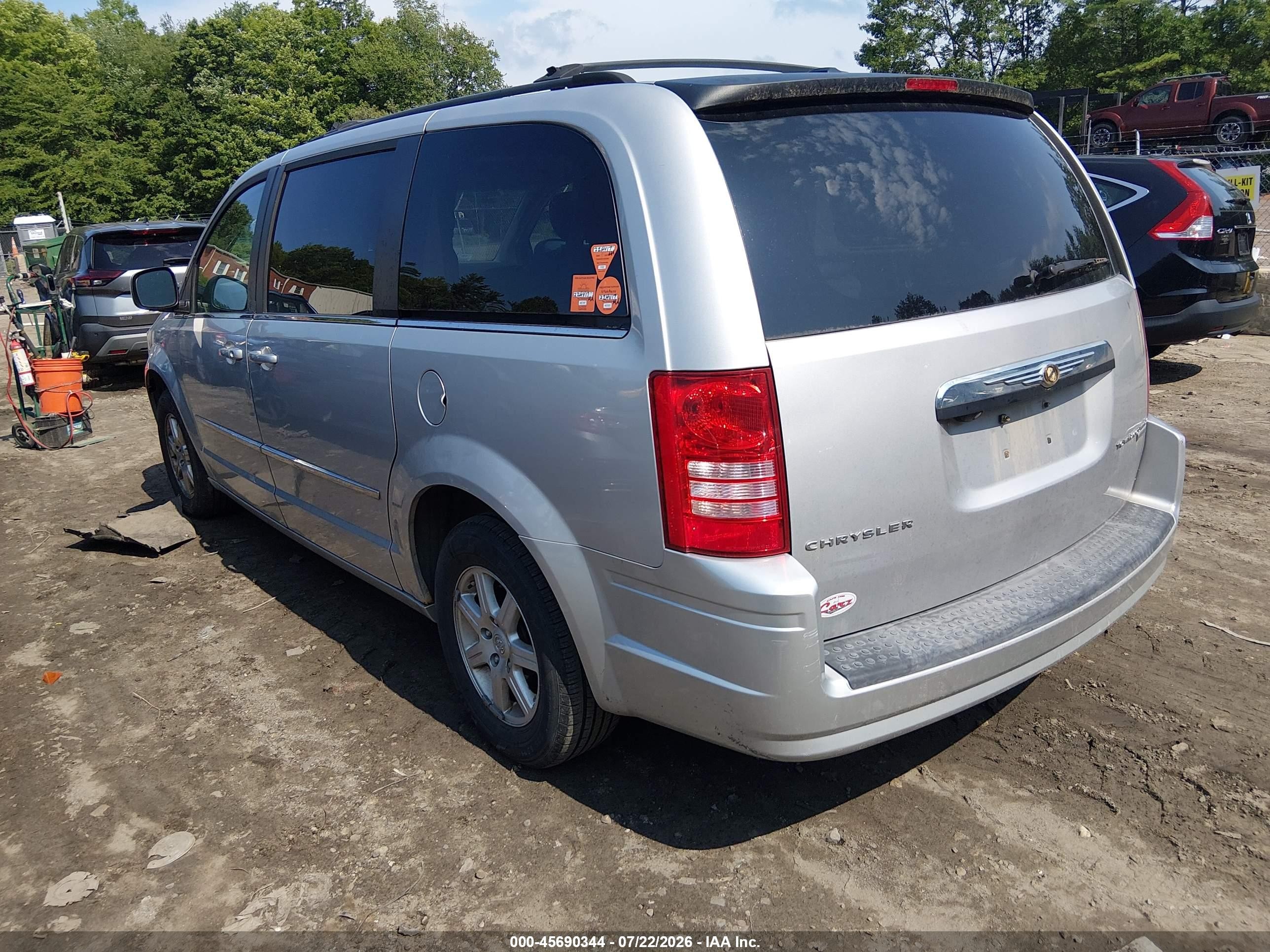 2010 Chrysler Town & Country Touring Silver vin: 2A4RR5D14AR177293