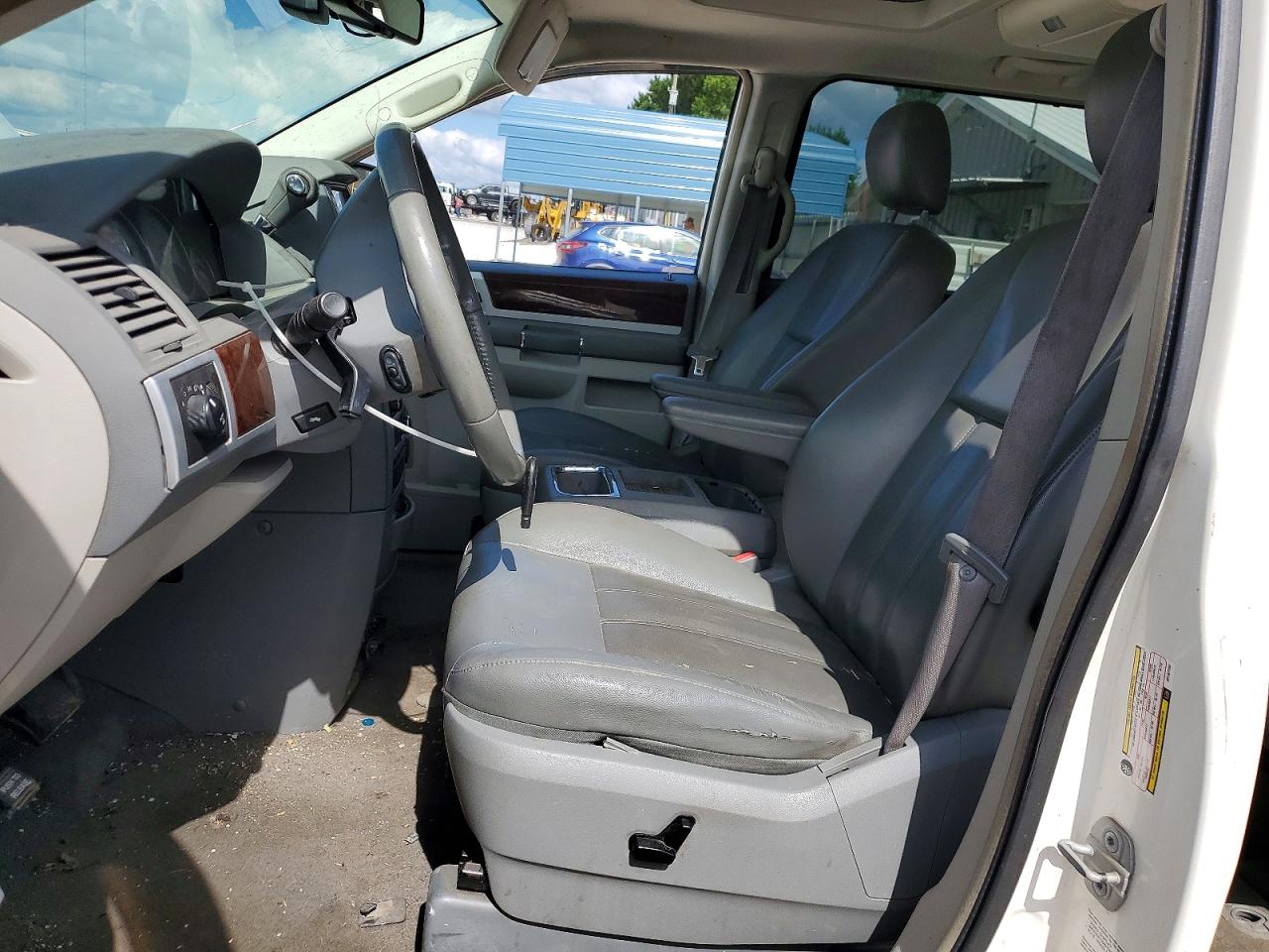 2010 Chrysler Town & Country Touring Белый vin: 2A4RR5D14AR187726