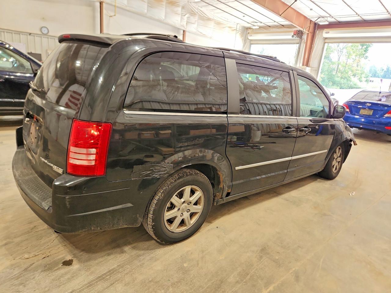 2010 Chrysler Town & Country Touring Black vin: 2A4RR5D14AR431987