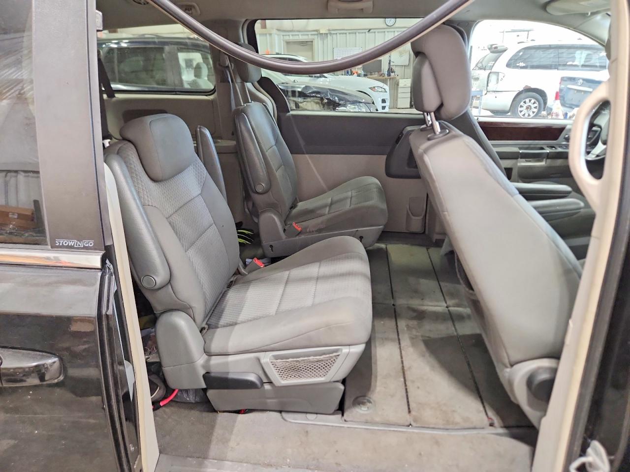 2010 Chrysler Town & Country Touring Black vin: 2A4RR5D14AR431987